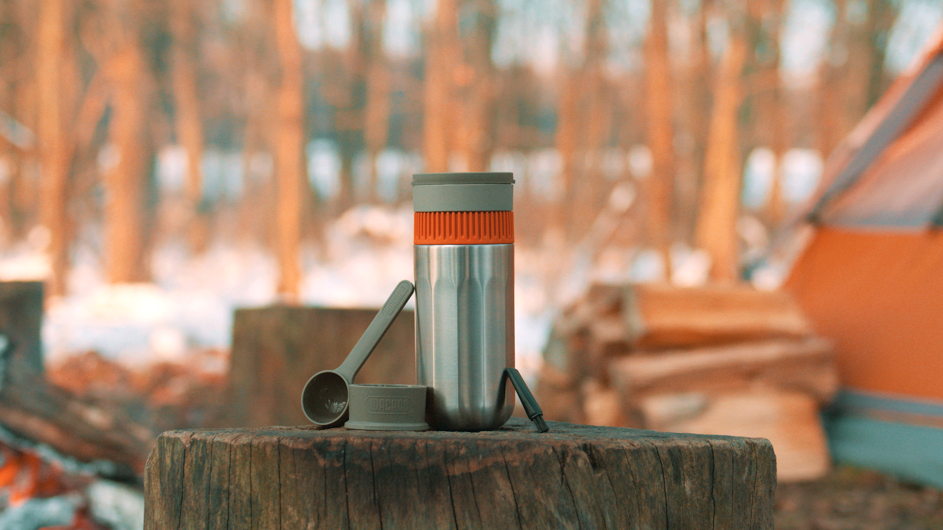 A unique twisting mechanism creates vacuum pressure that makes a full cup of balanced coffee in two minutes.