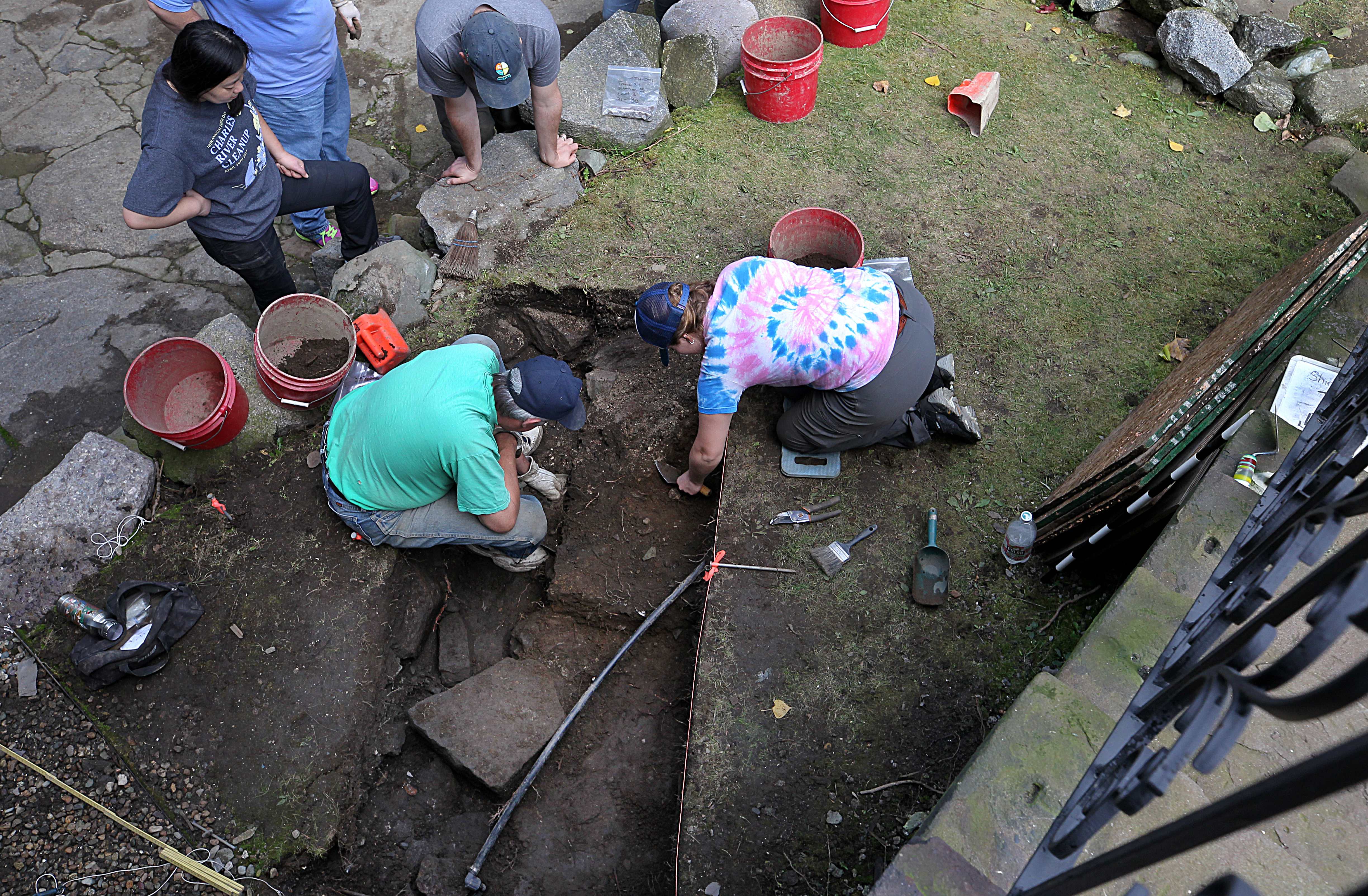 Volunteers Elizabeth Proctor (right) and Tim Riordanm (left) worked under the eye of City of Boston Archaeologist Joe Bagley.