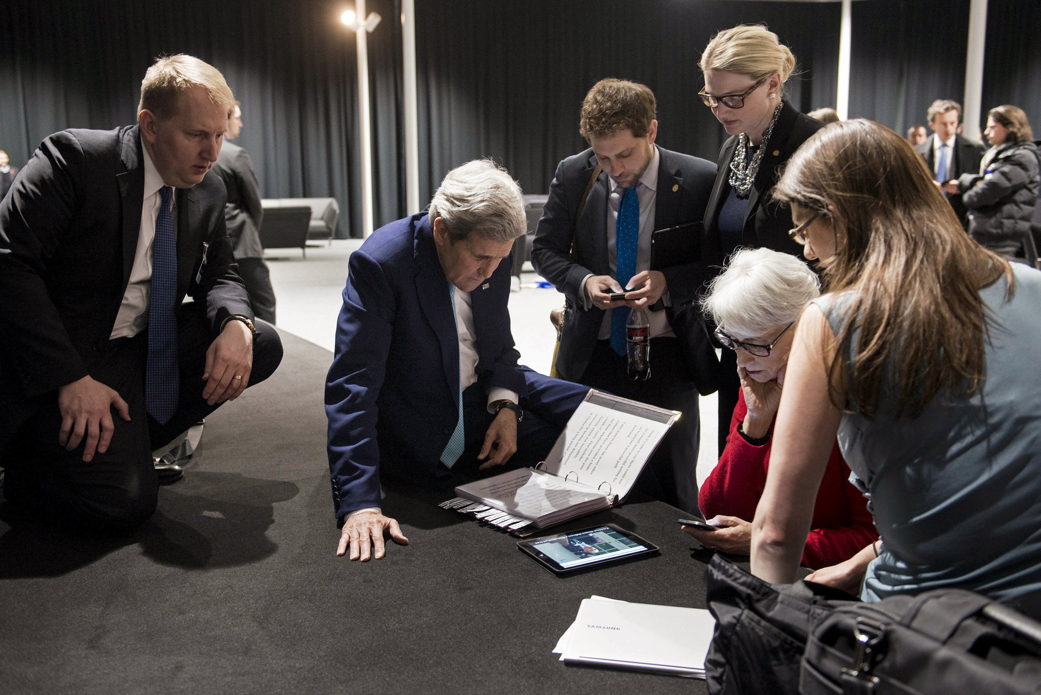 John Kerry (2nd left), US Under Secretary for Political Affairs Wendy Sherman (2nd right) and staff watched a tablet in Lausanne as President Barack Obama made a state address on the status of the Iran nuclear program talks in April 2, 2015.