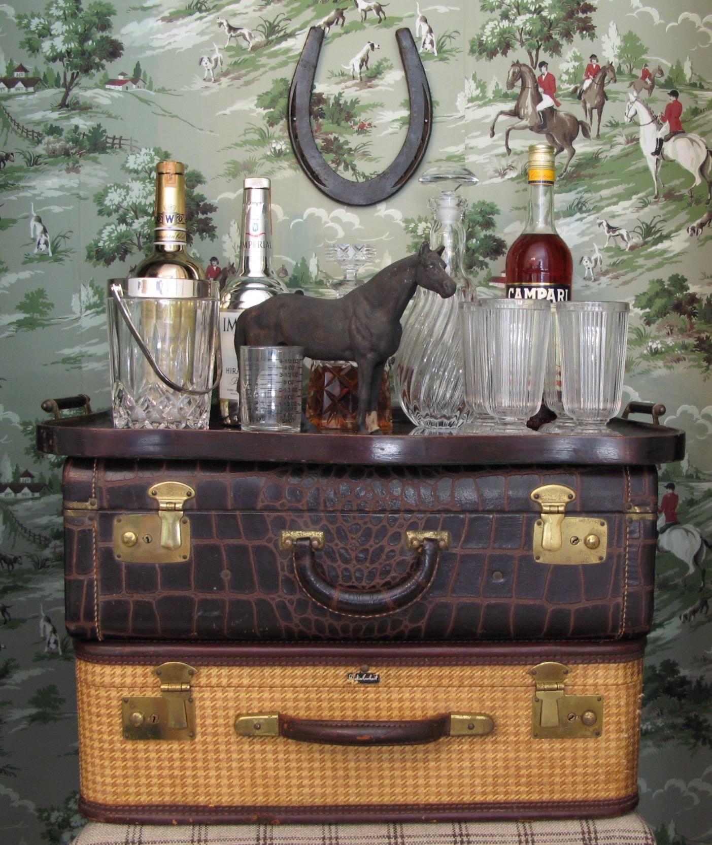 Blogger Steve Fuller used a 1940s wallpaper in a dining room closet.