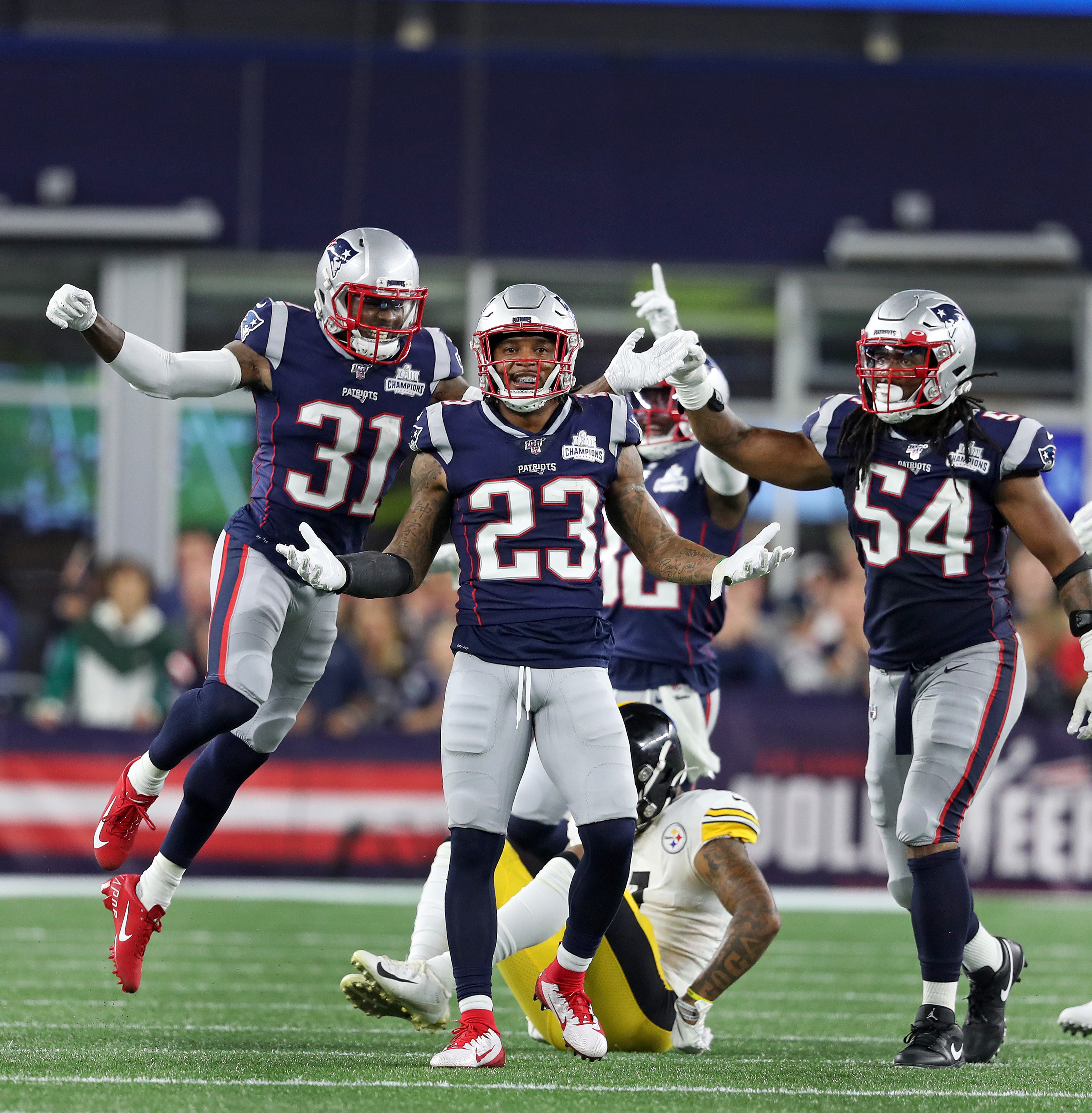 Patrick Chung, center, celebrated with Jonathan Jones, left, and Dont’a Hightower after Chung broke up a fourth-down pass against the Steelers.