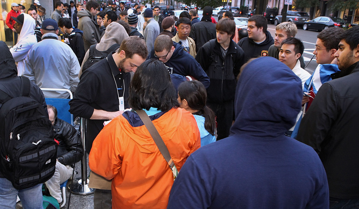 With people lined up at 7:30 a.m. outside the Apple Store in Boston, why not come back later? The iPhone 4S wasn’t sure.