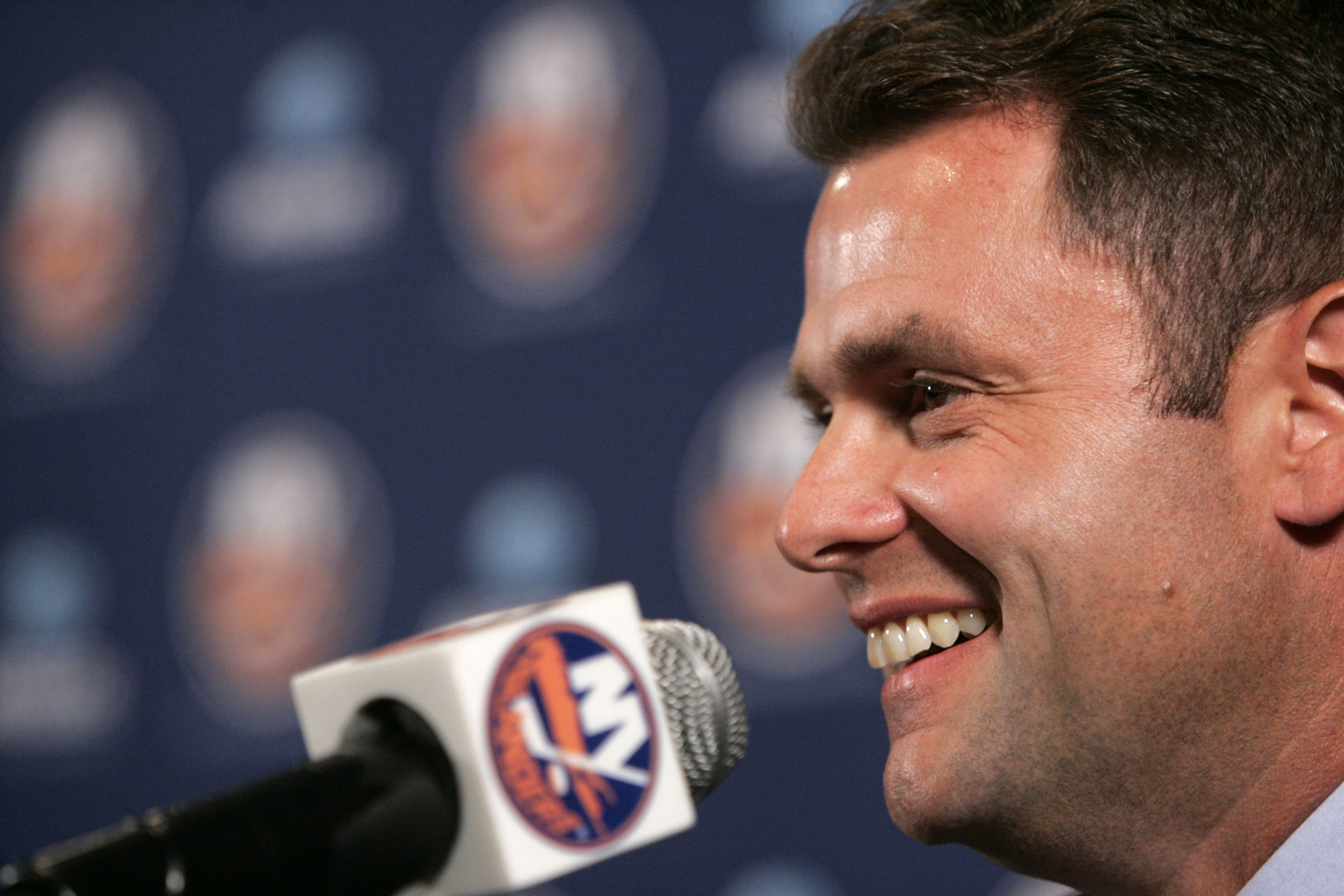 For the 2008-09 and 2009-10 seasons and beginning of the 2010-11 season, Gordon was the head coach of the Islanders.
