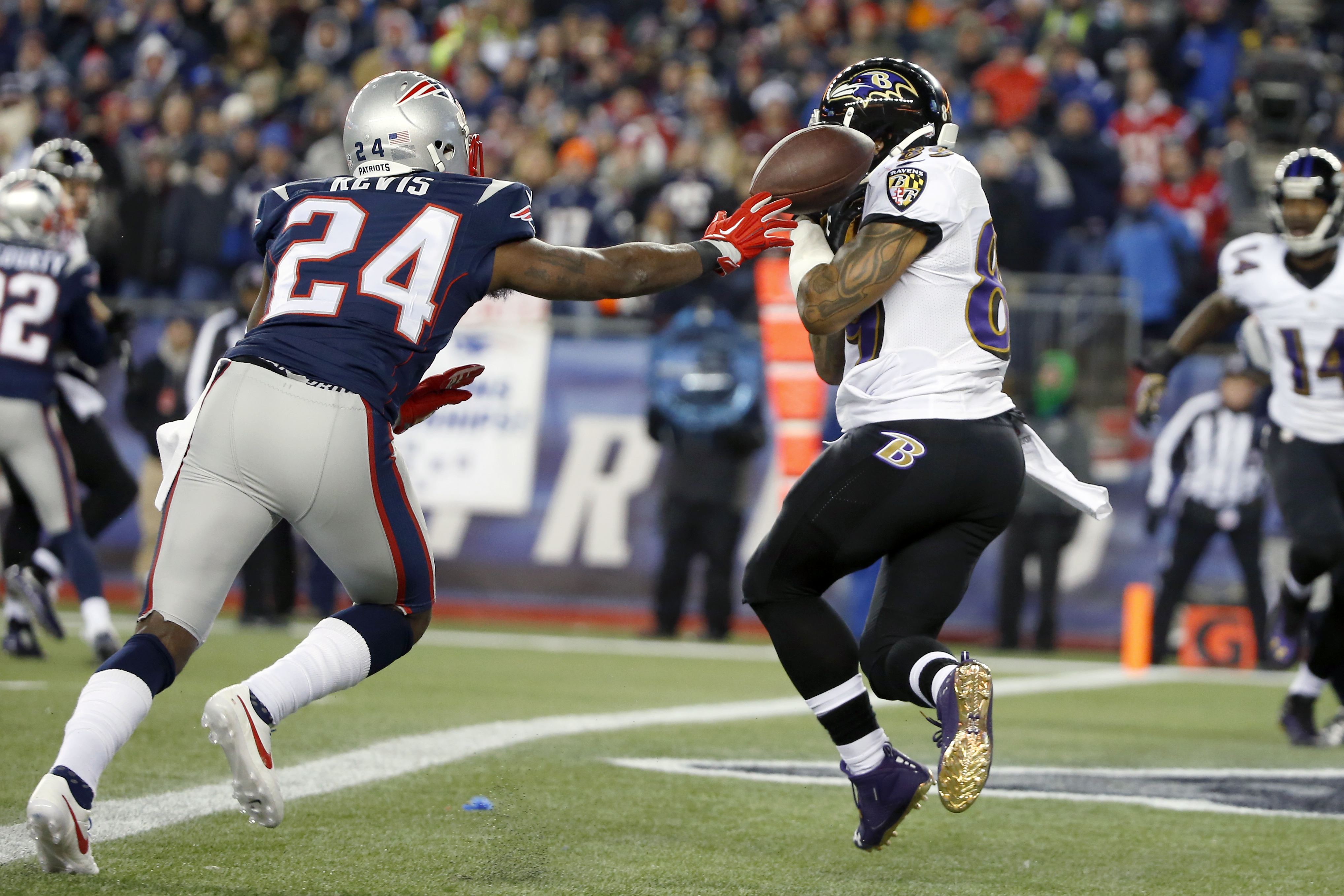Ravens wide receiver Steve Smith Sr. made a juggling touchdown catch in the first quarter, with Patriots cornerback Darrelle Revis (24) in coverage.
