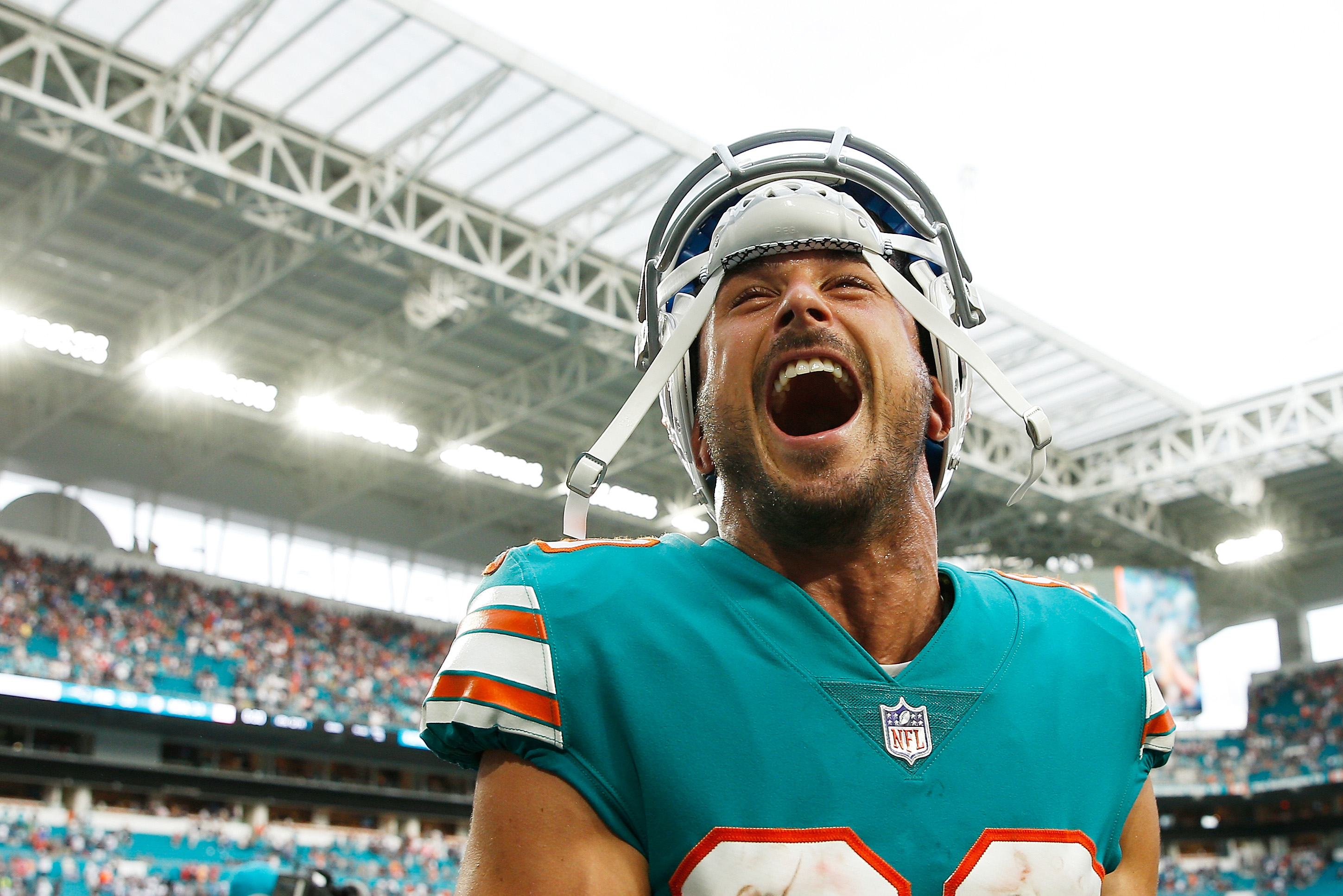 Danny Amendola signed a one-year deal with the Detroit Lions.