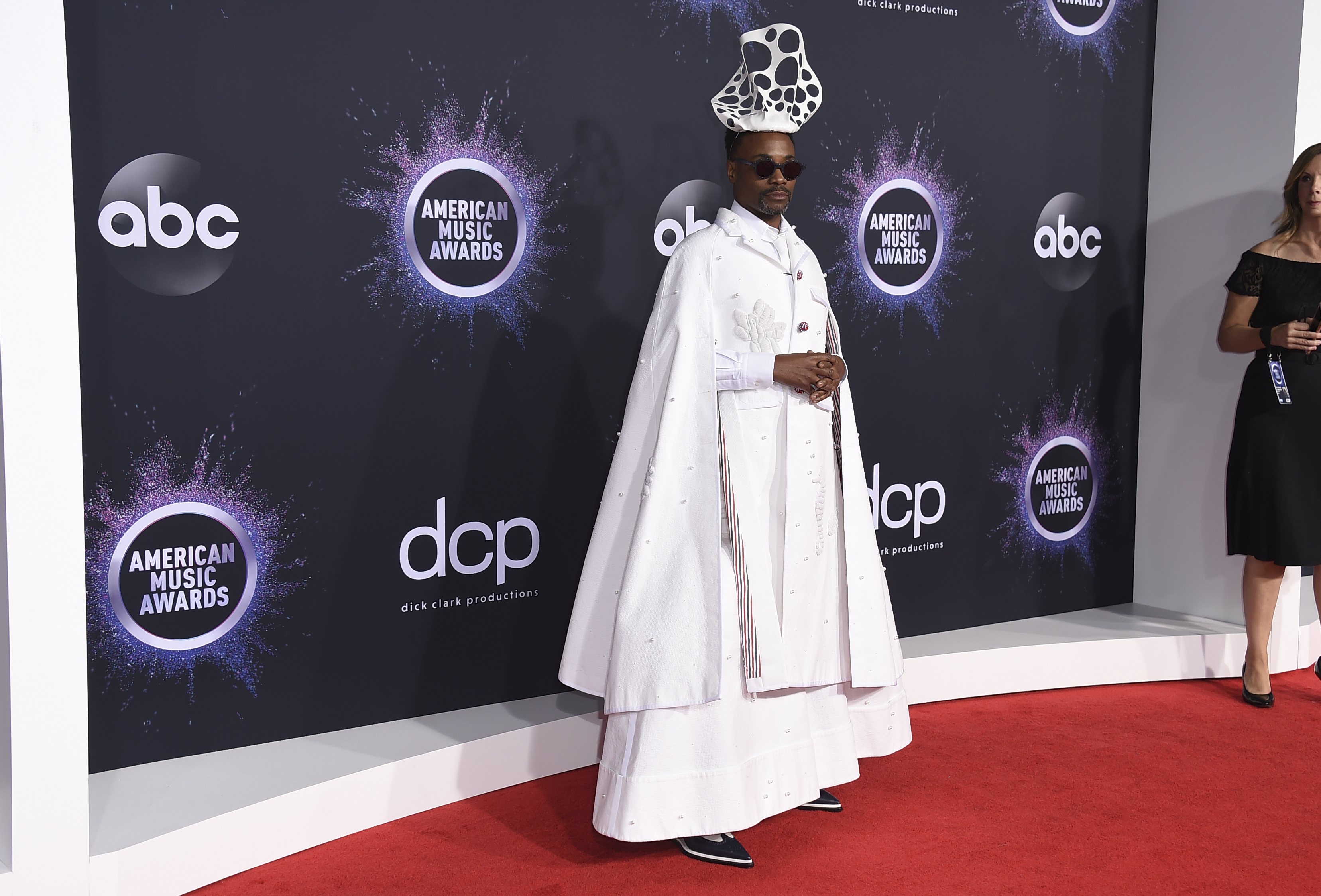 Billy Porter arrived in a white ensemble on the red carpet at the AMAs.