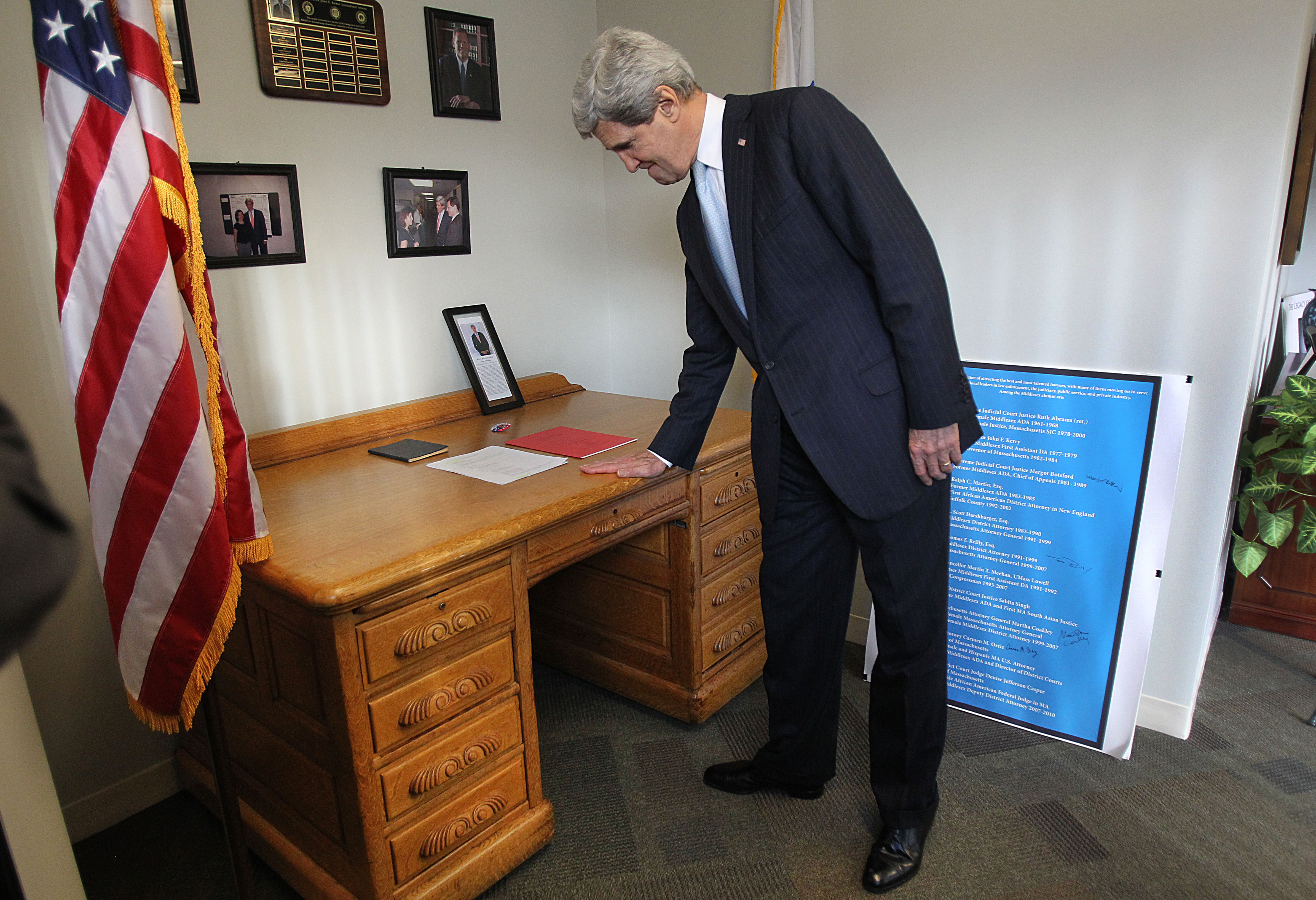 John Kerry, a former assistant district attorney in Middlesex County, checked out his old desk at the office in Woburn. The senator met with officials and supporters there.