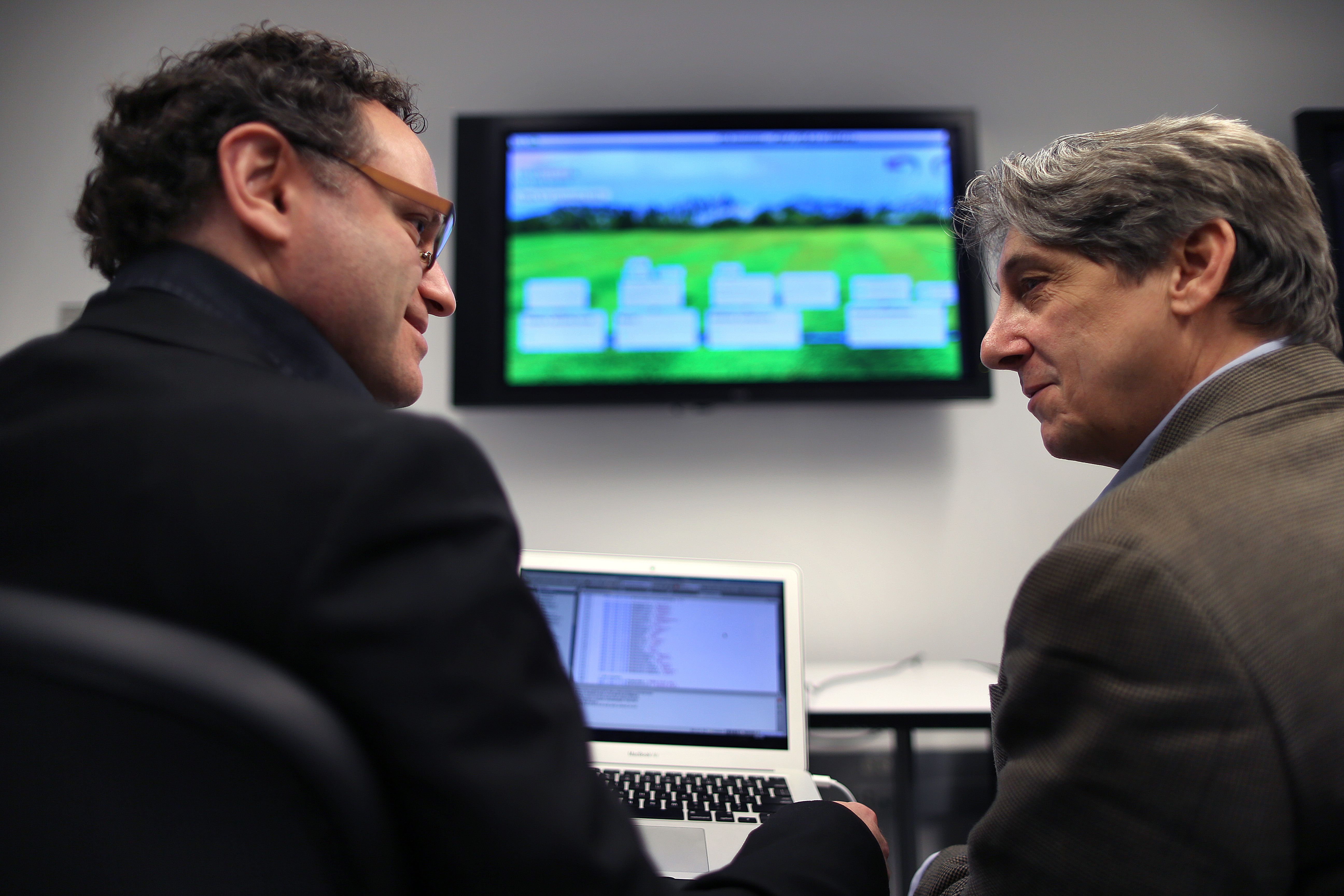 Yuri Ostrovsky (left), founder and chief executive of Momedx, talked about his patient discharge program with Stephen Fitzmeyer, founder and CEO of MD Idea Lab.