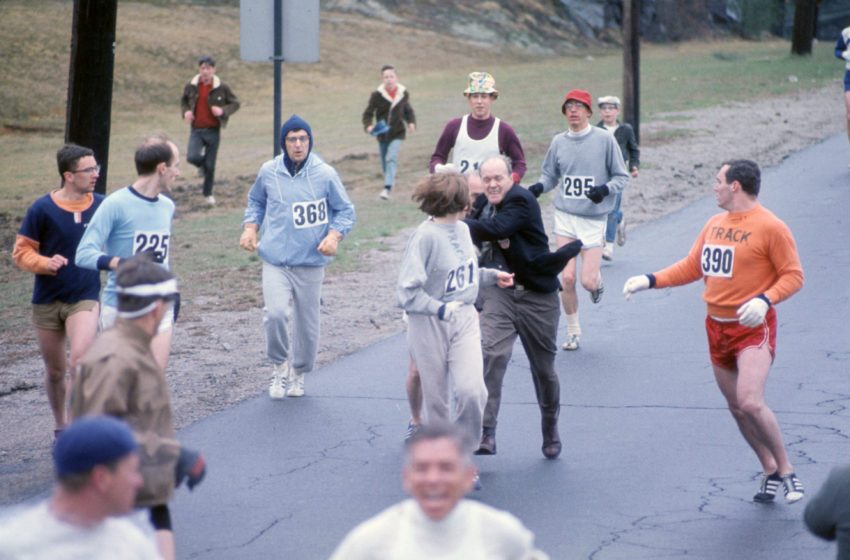 Kathrine Switzer gets confronted by race director Jock Semple during the 1967 Boston Marathon.