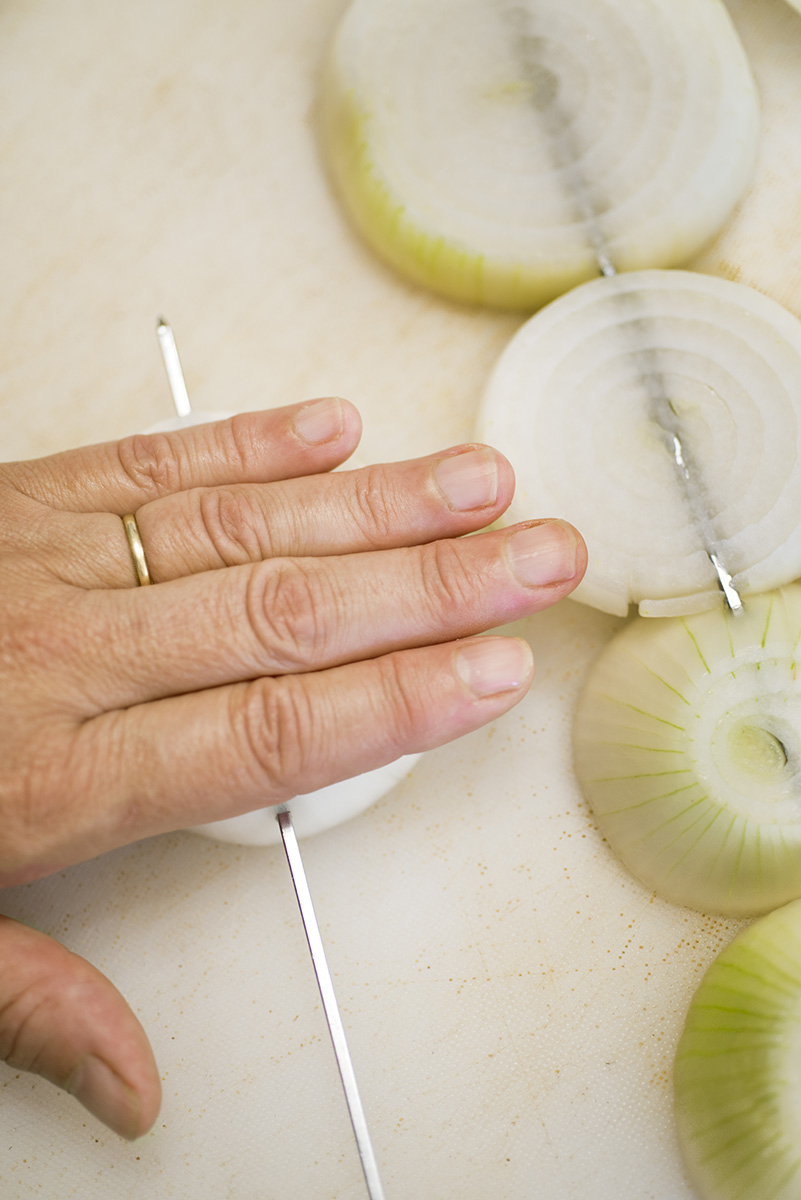 TIP Lay onion slices flat to slide skewers in.