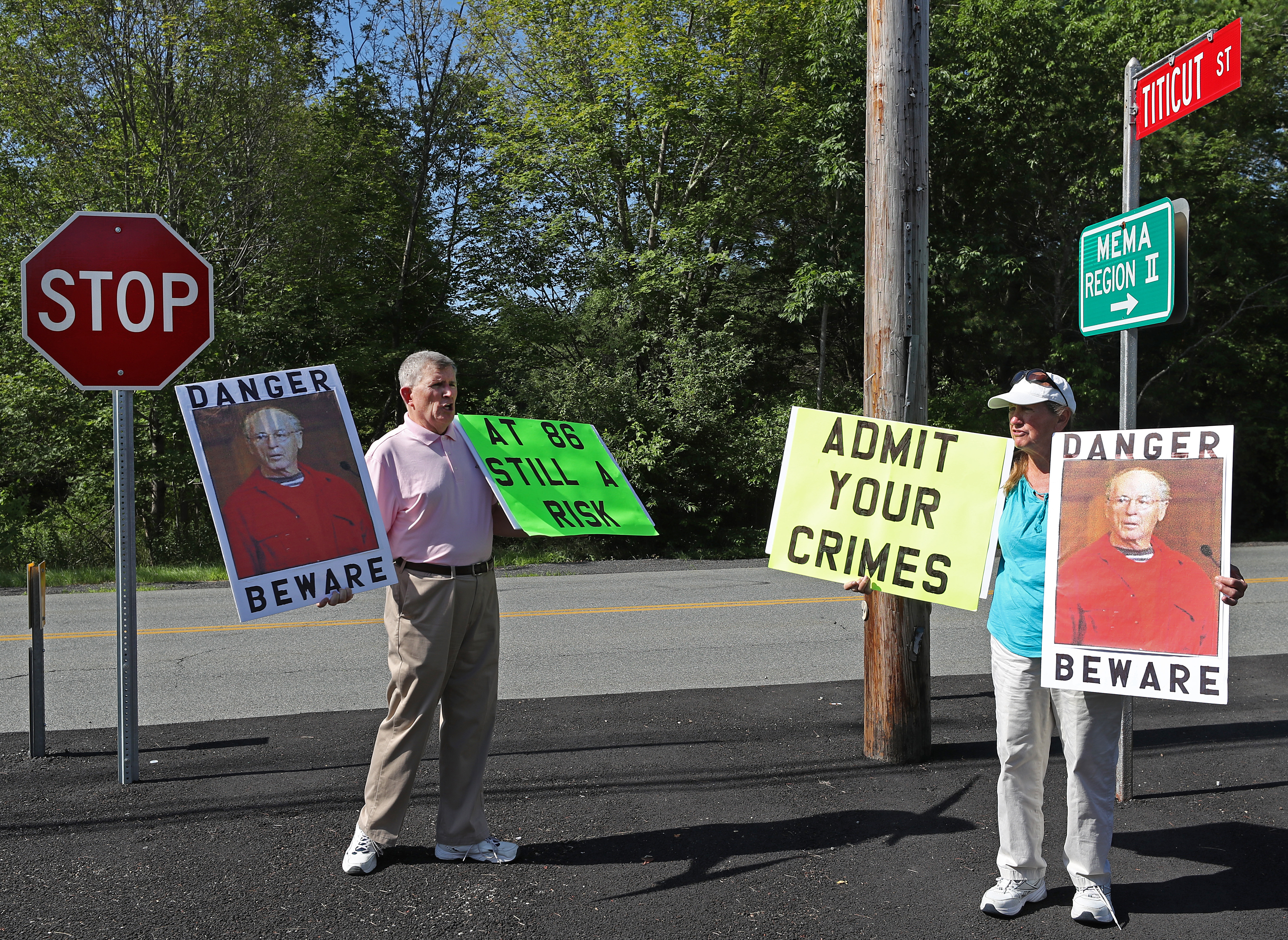 Protesters Robert Hoatson and Ruth Moore at the Massachusetts Old Colony Correctional Facility.