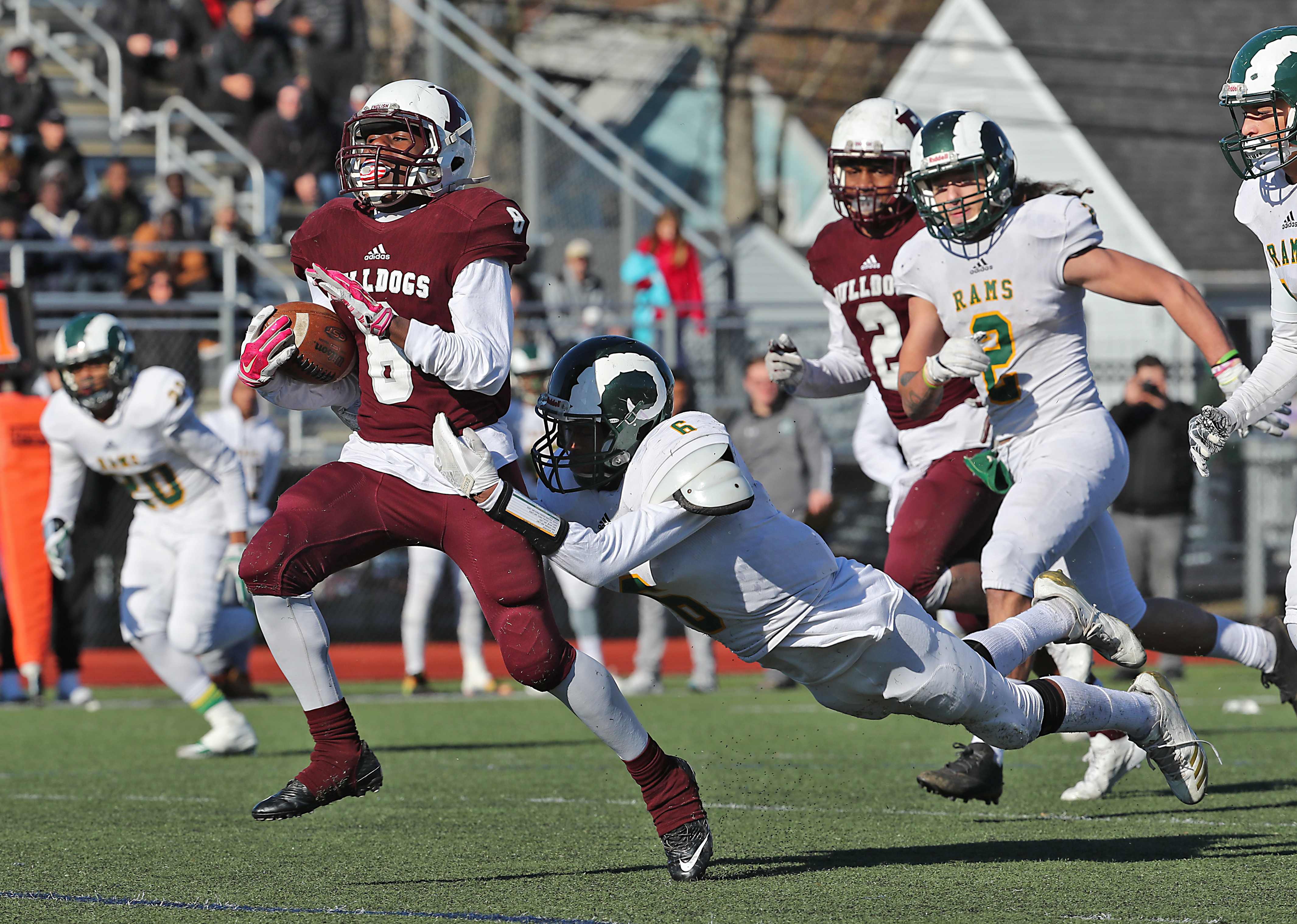 Ishmile Bangura breaks away from Lynn Classical’s Ishmael Johnson on a 62-yard run.
