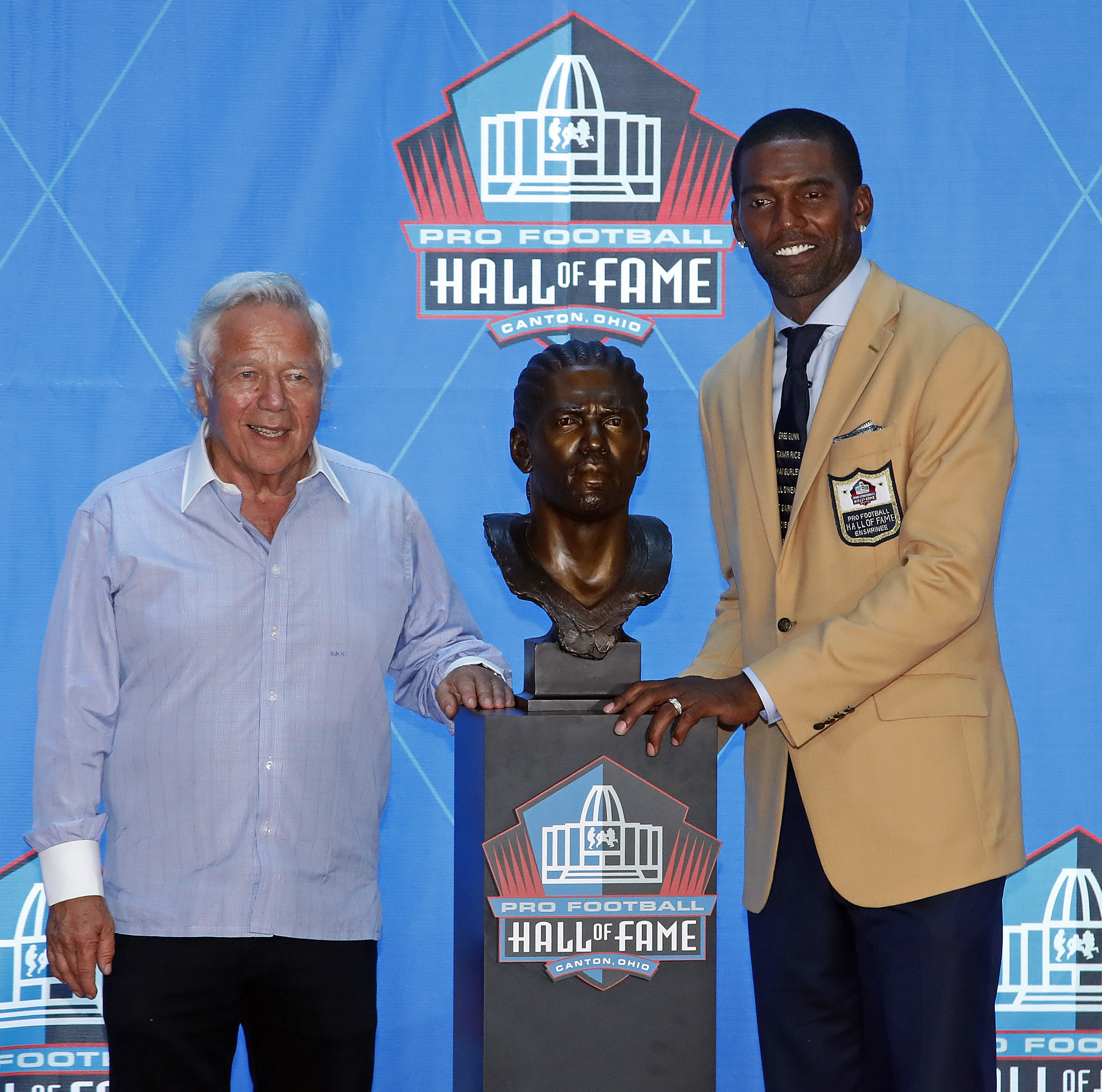 Robert Kraft (left) joined Randy Moss when he was inducted into the Hall of Fame, but the owner’s quest will have to wait another year.