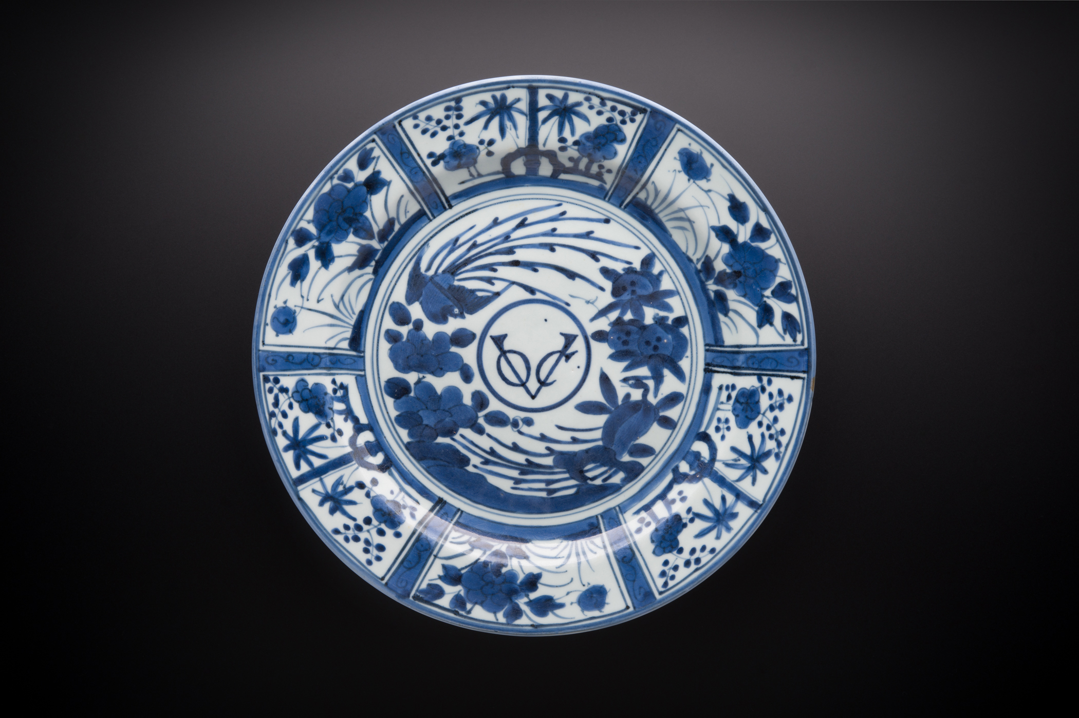 A porcelain charger from late 17th century Japan.