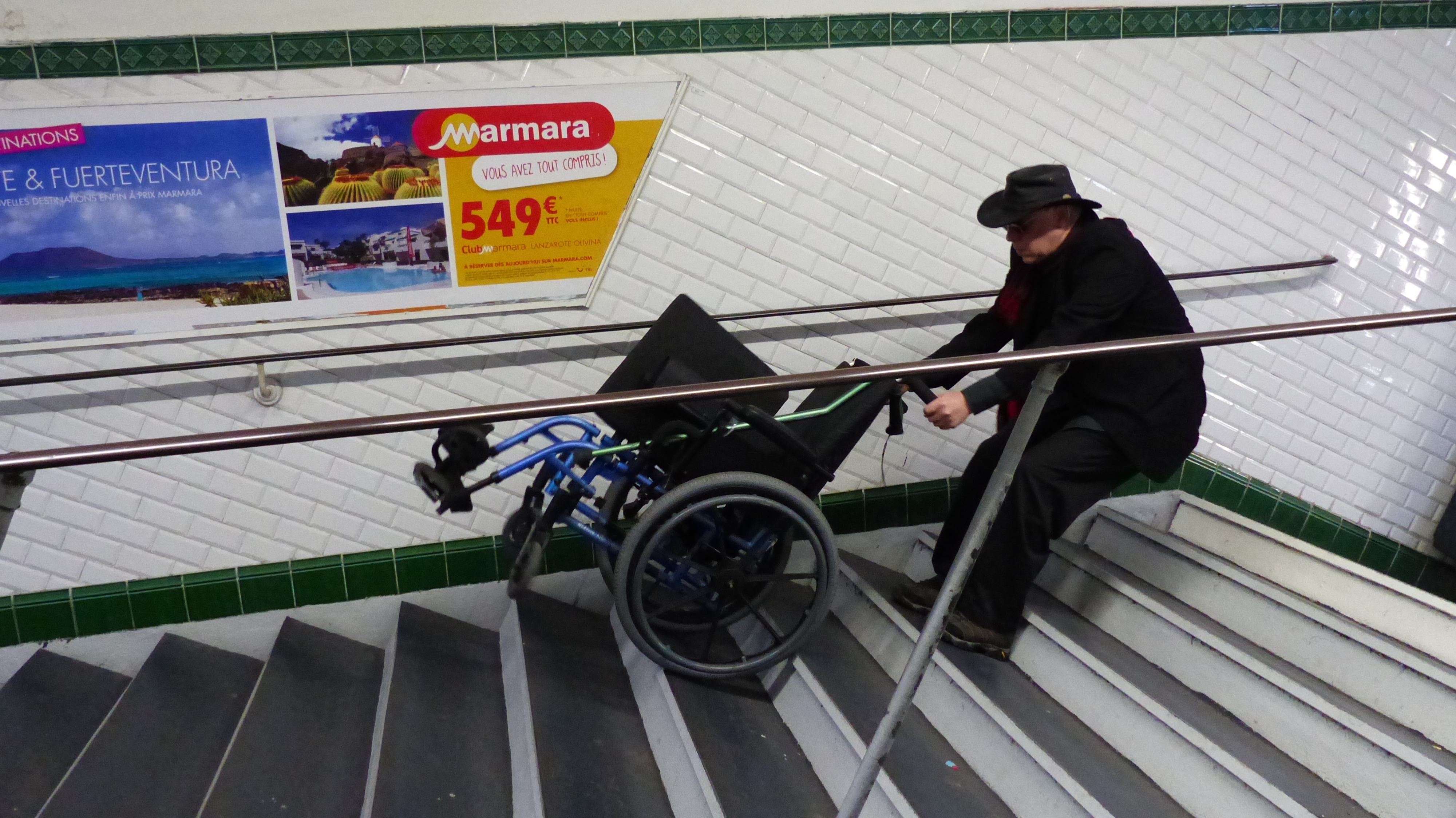 Paul Nadler tackling the stairs at the Censier-Daubenton Métro station.
