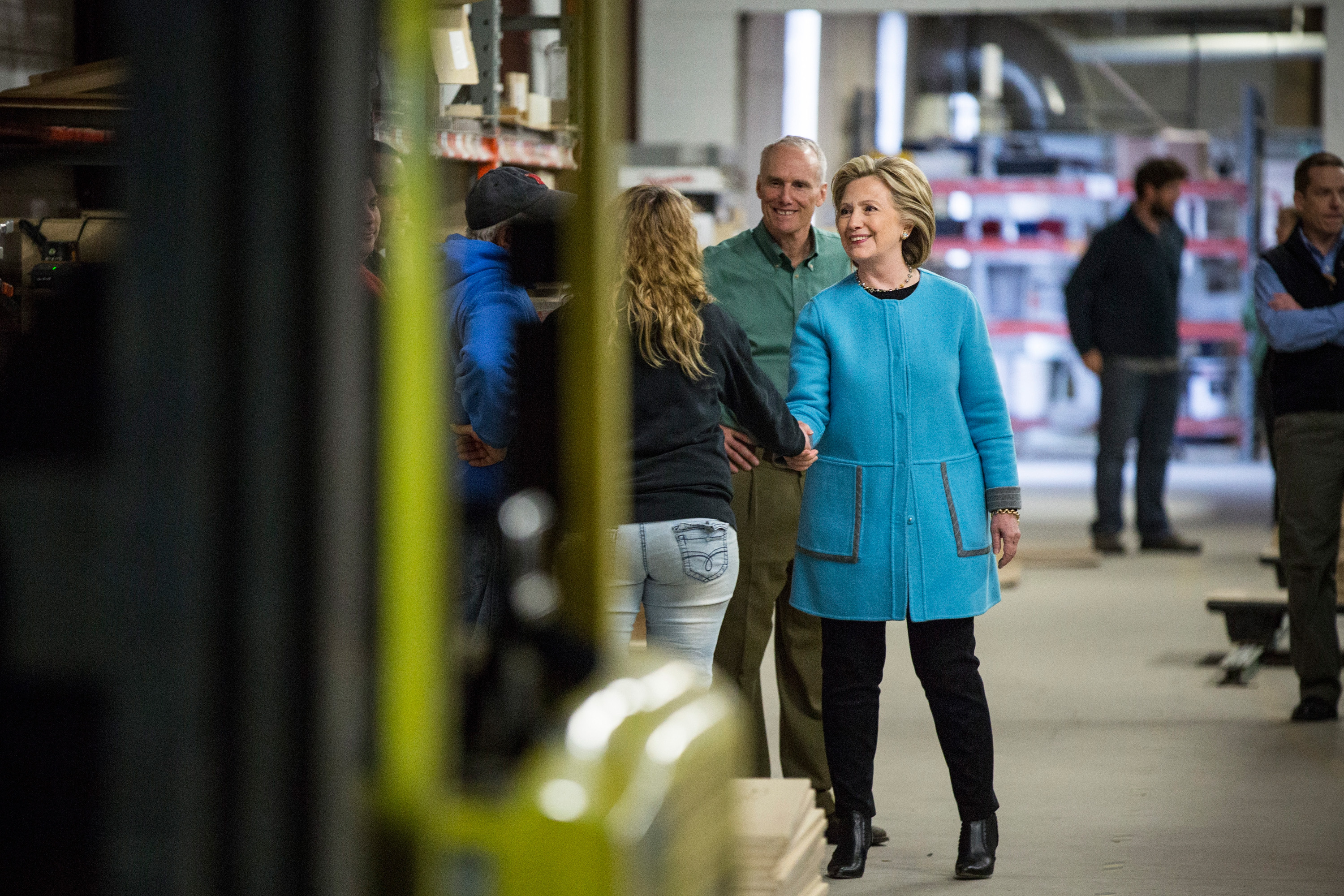 Democractic presidential candidate Hillary Clinton has been praised by stylists for adding long jackets and bold colors to her wardrobe choice.