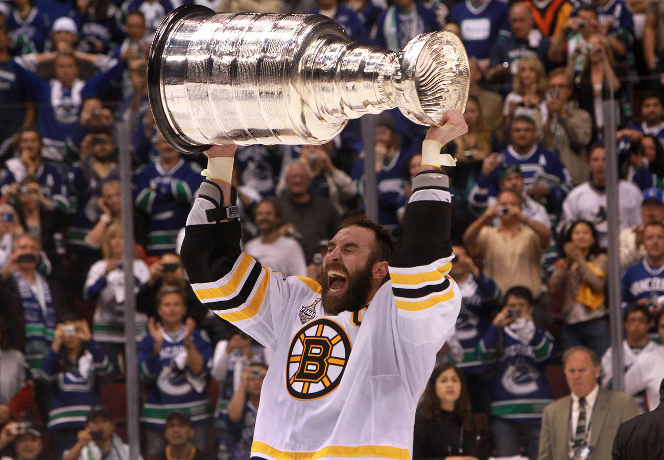 Zdeno Chara hoisted the Stanley Cup in 2011.