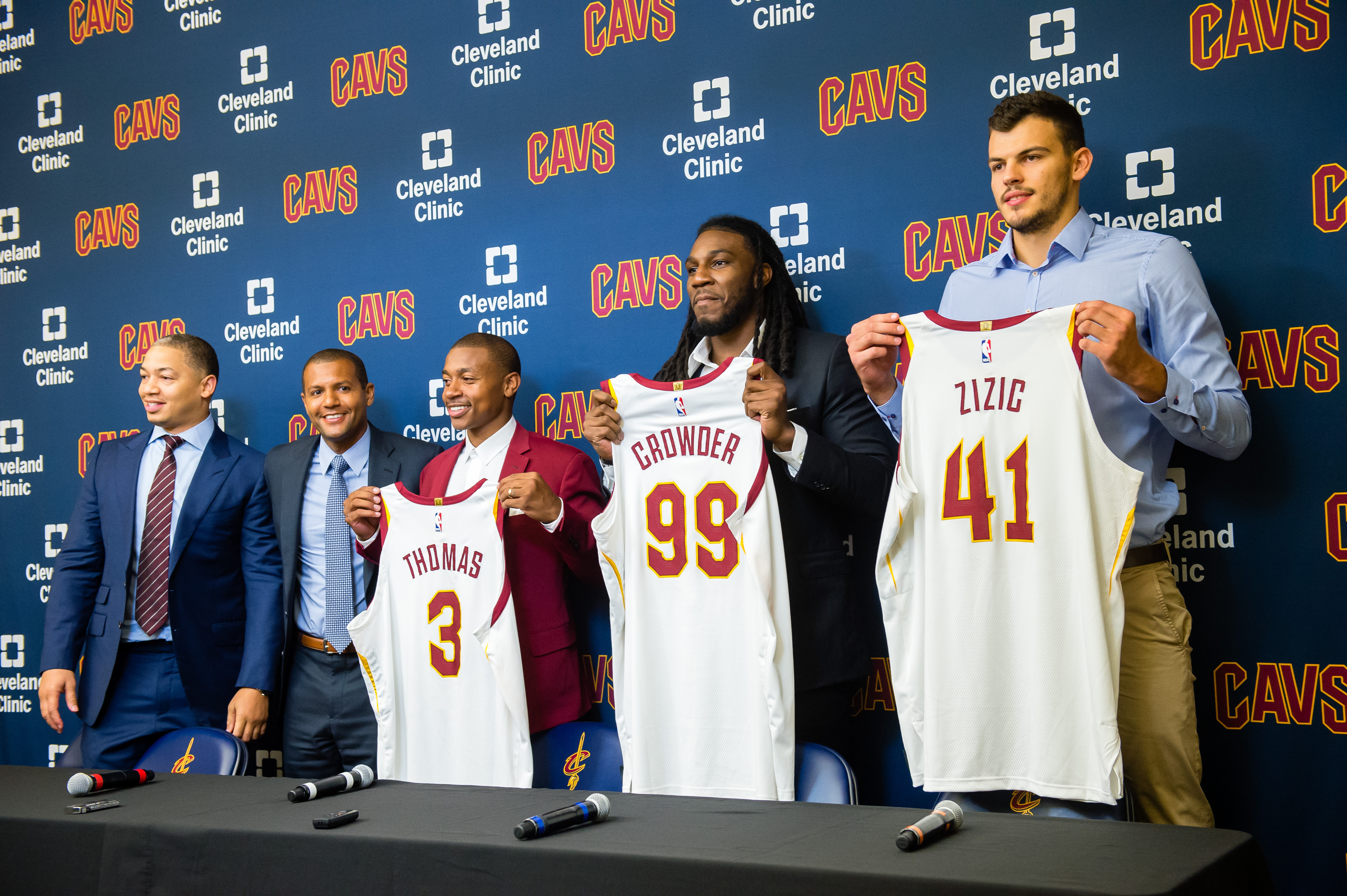 Tyronn Lue, Koby Altman, Isaiah Thomas, Jae Crowder, and Ante Zizic posed for photos at an introductory news conference last week.