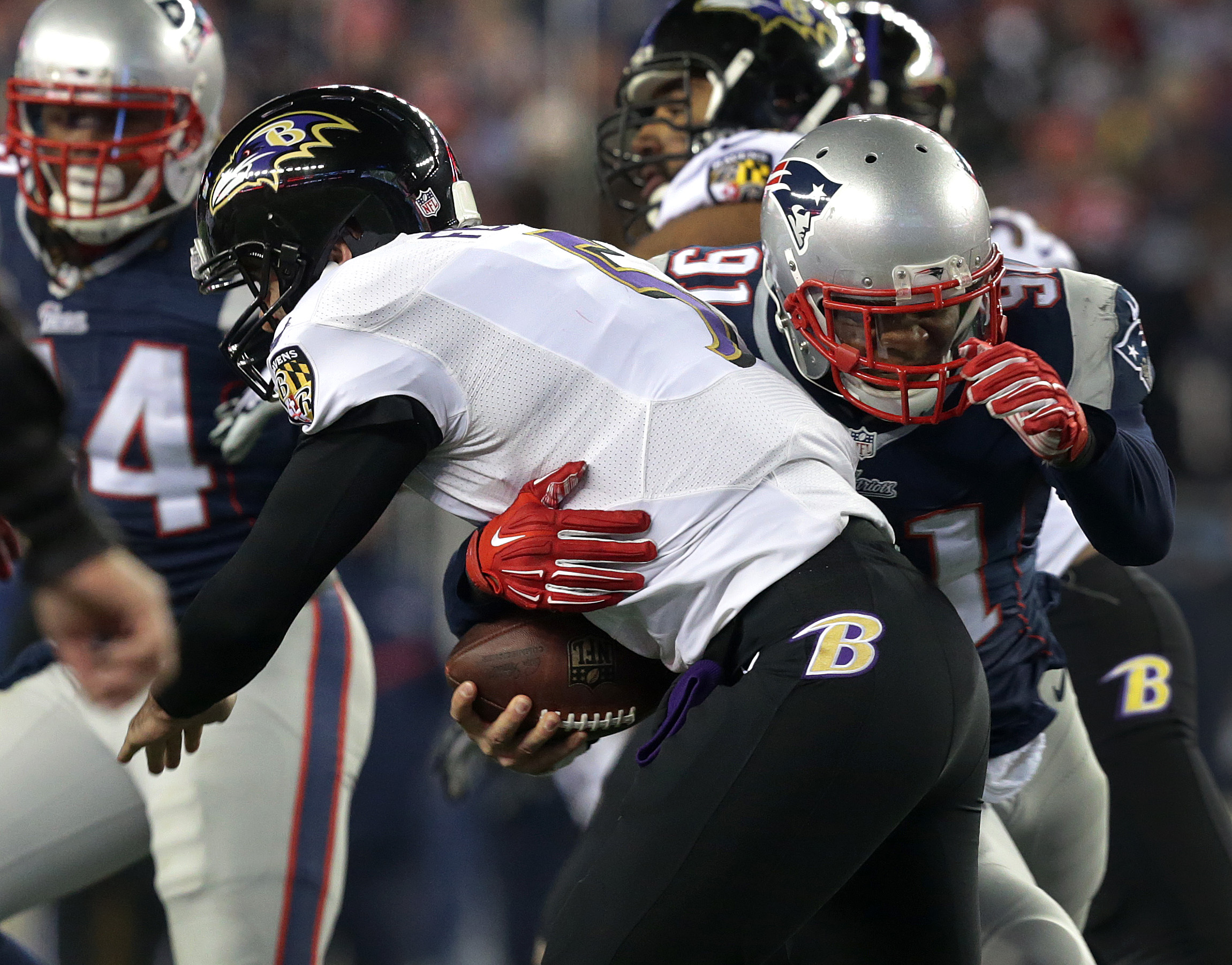 Patriots linebacker Jamie Collins wrapped up Ravens quarterback Joe Flacco for a fourth-quarter sack.