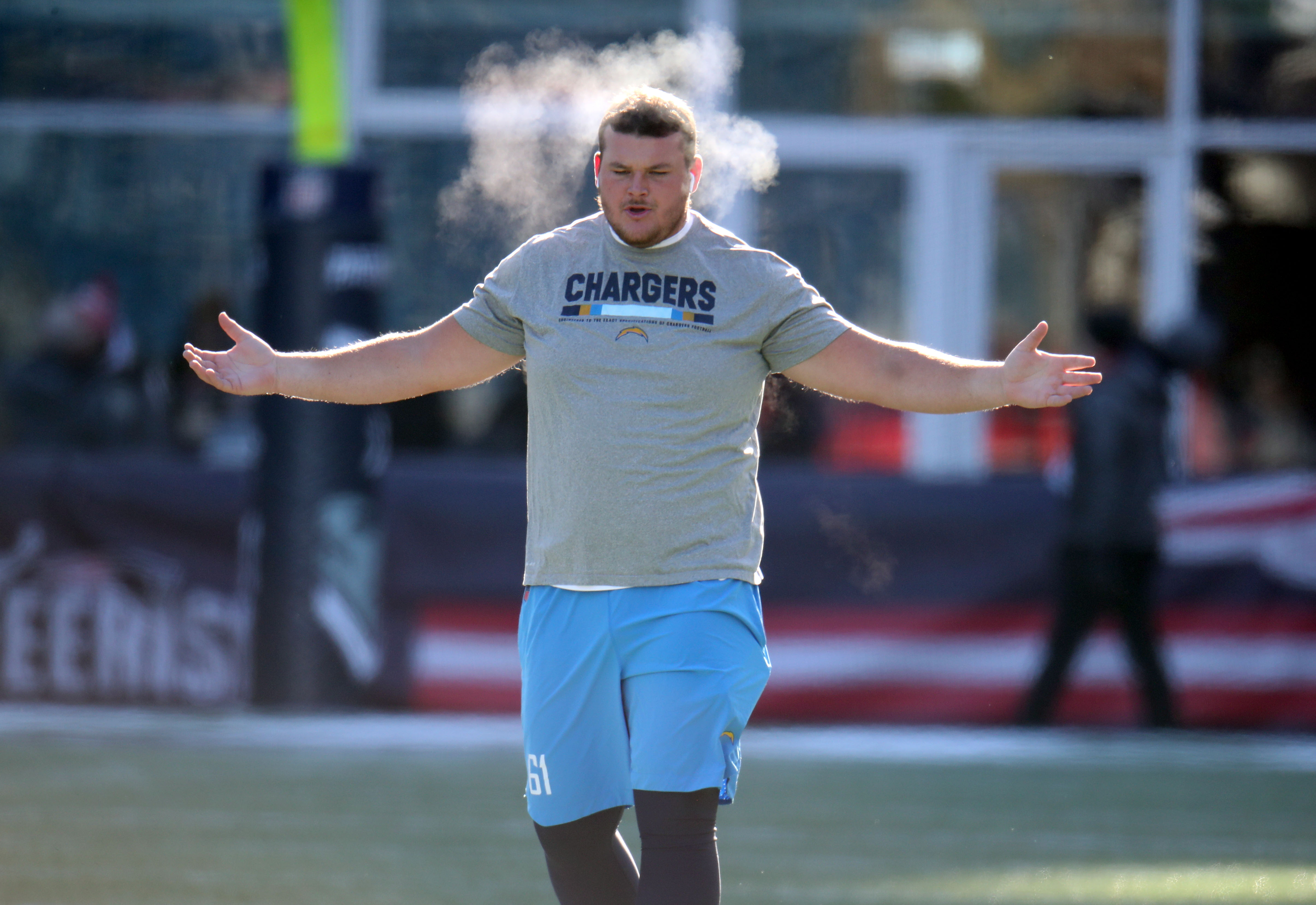 Chargers OL Scott Quessenberry warms up before the game.