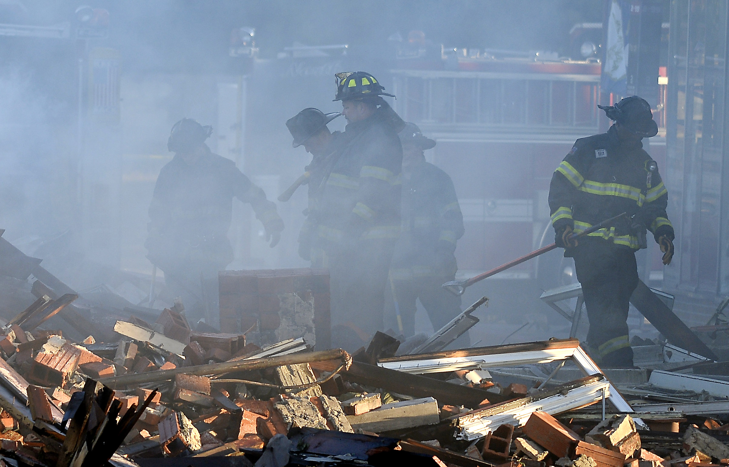 Two firefighters killed in Kansas City blaze The Boston Globe