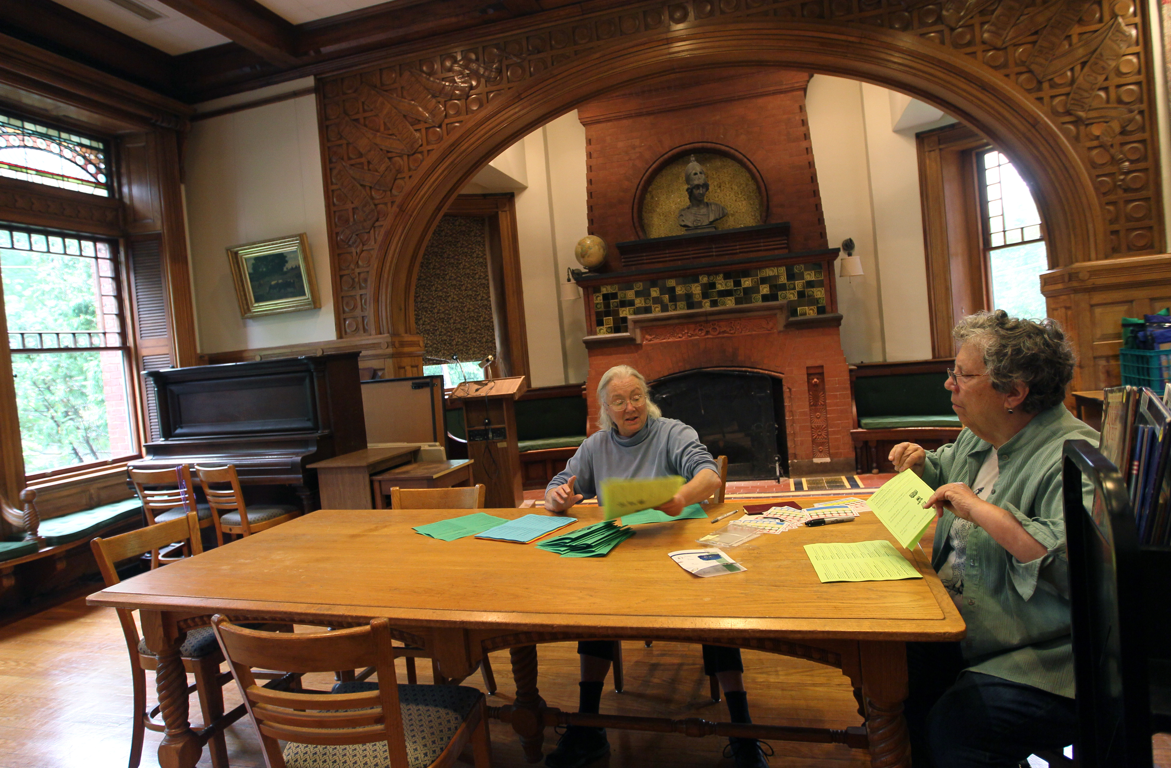 Volunteers worked in a reading roomat the Lincoln Library.