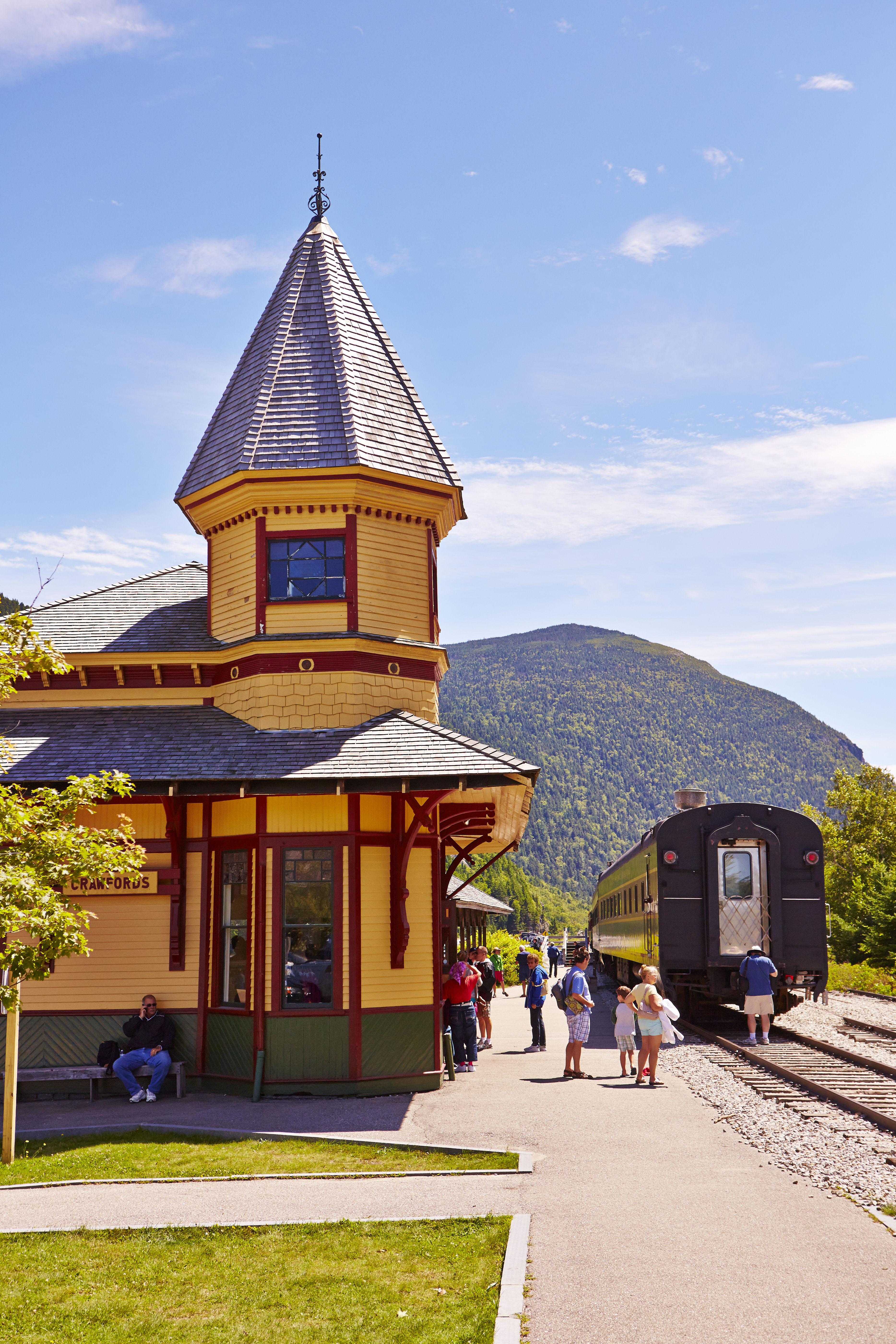The Notch Train, Conway Scenic RailroadTrains depart from the North Conway Station North Conway, New HampshireOf Note 1965 and 1966 GE diesel-electric locomotives, 1955 Budd Vista Dome, and 1940s and 1950s passenger coaches Duration 5 hours (Crawford Station) or 5½ hours (Fabyan Station) Length 52 or 60 miles