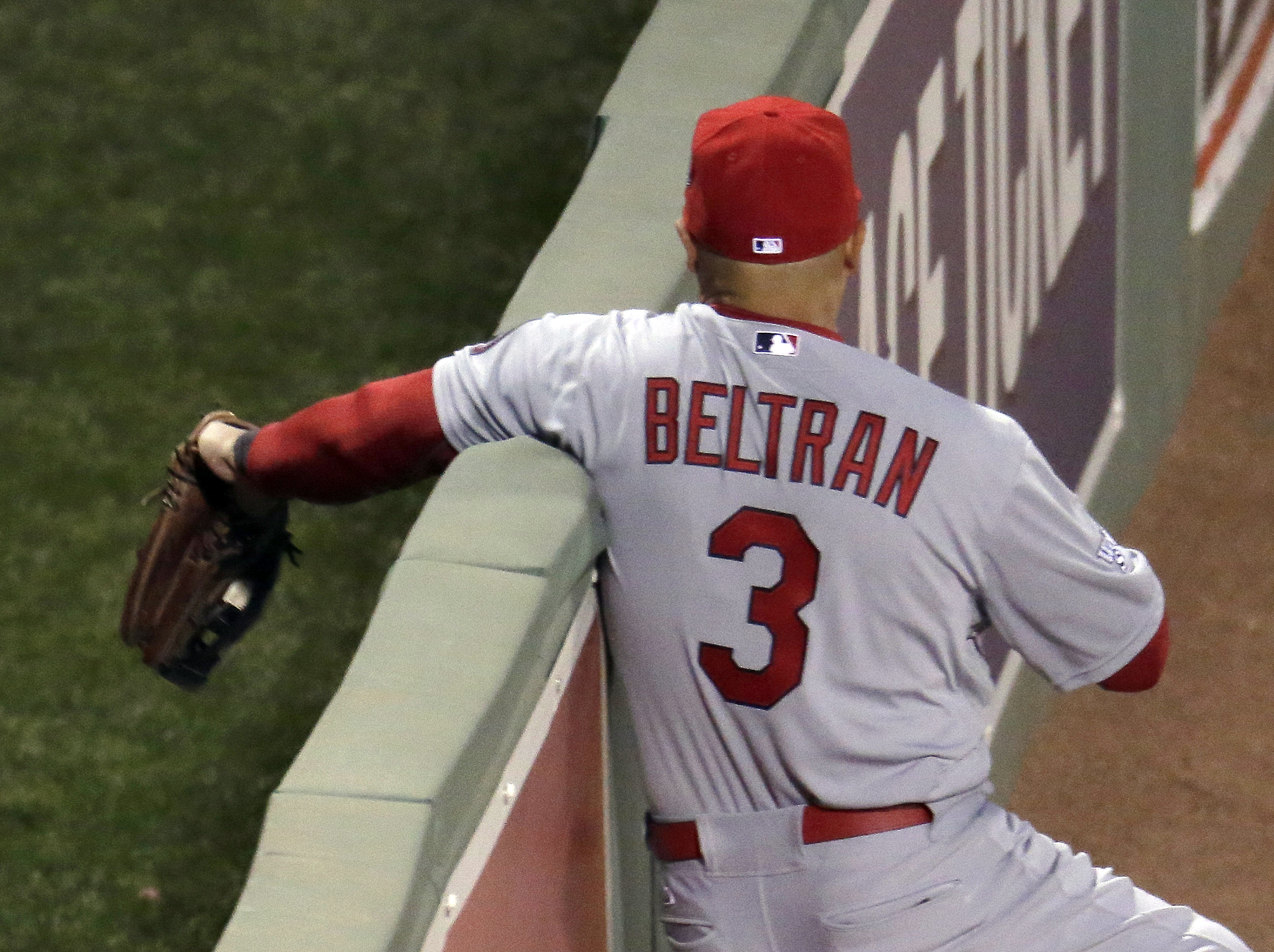 Cardinals right fielder Carlos Beltran took a home run away from David Ortiz, but suffered a rib contusion and ended up leaving the game.