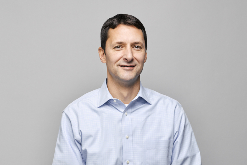 Robert Fernandez
