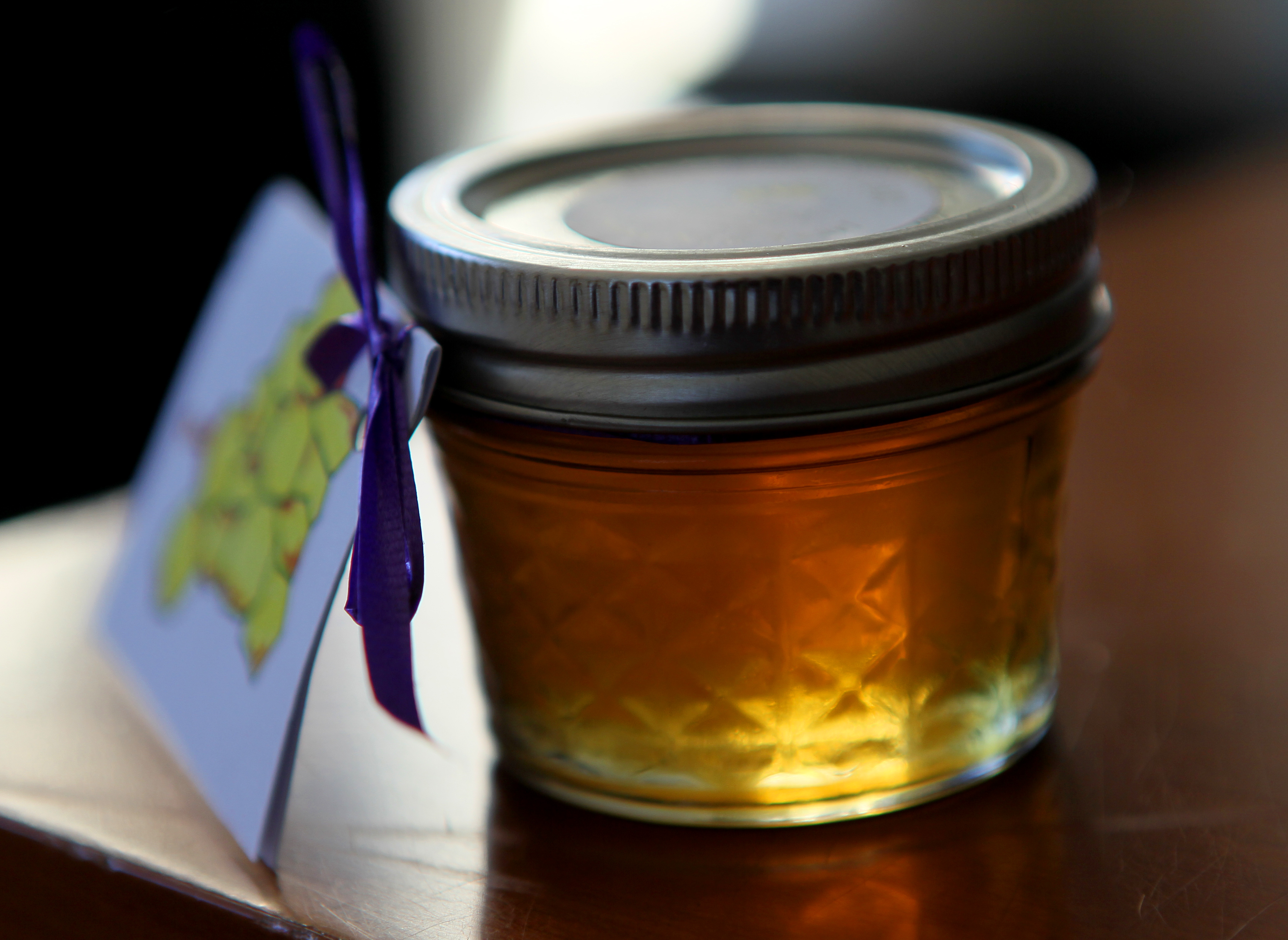 Jars of honey made from bees on the roof of Eitz Chayim were given to congregants for the Jewish New Year.