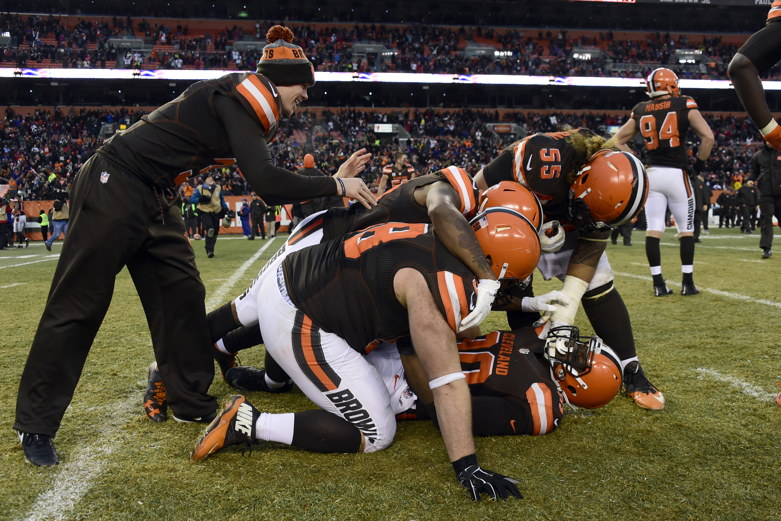 The Browns celebrated after defeating the Lions on Saturday.