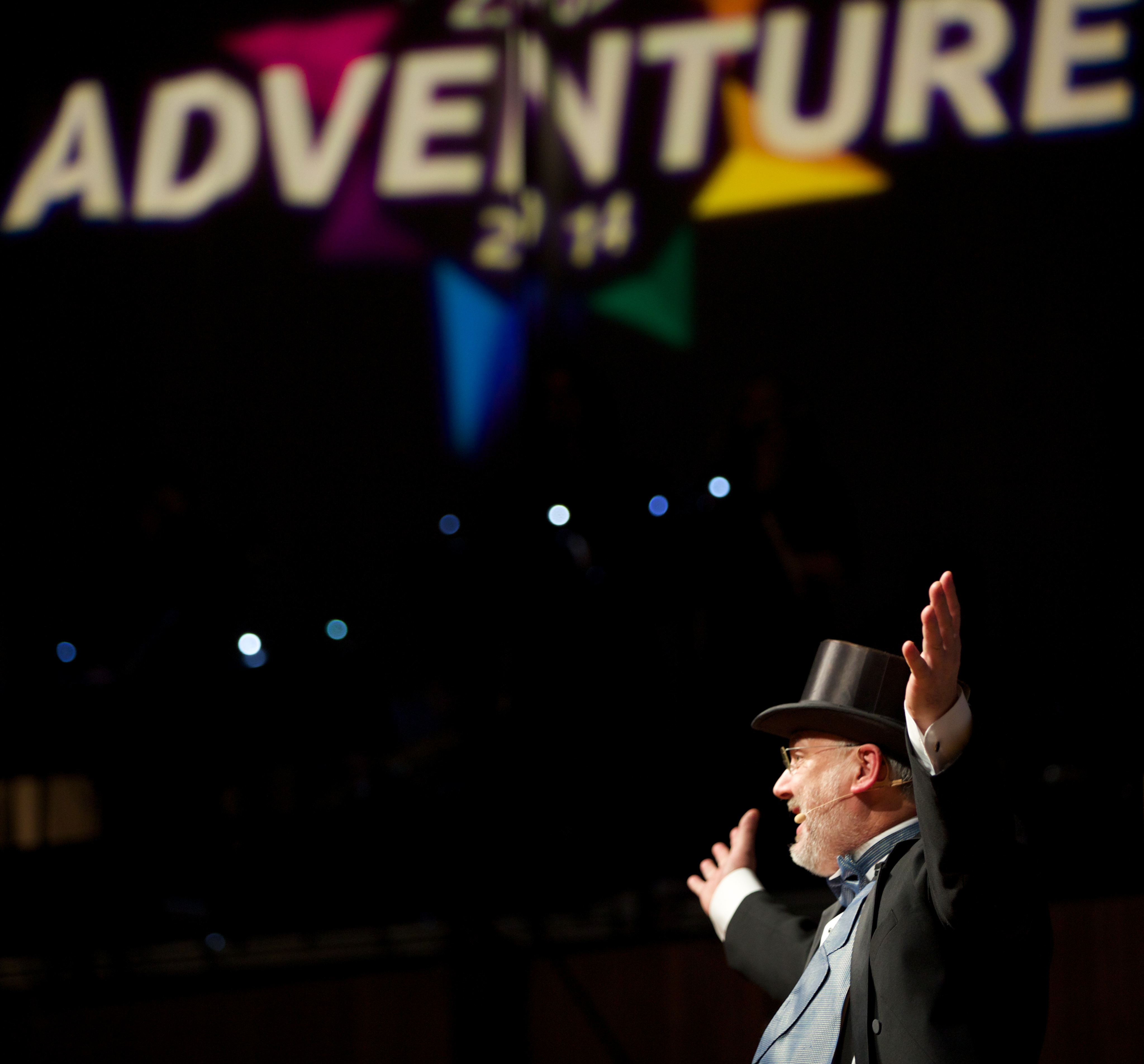 MIT’s David Wallace was emcee at the show.