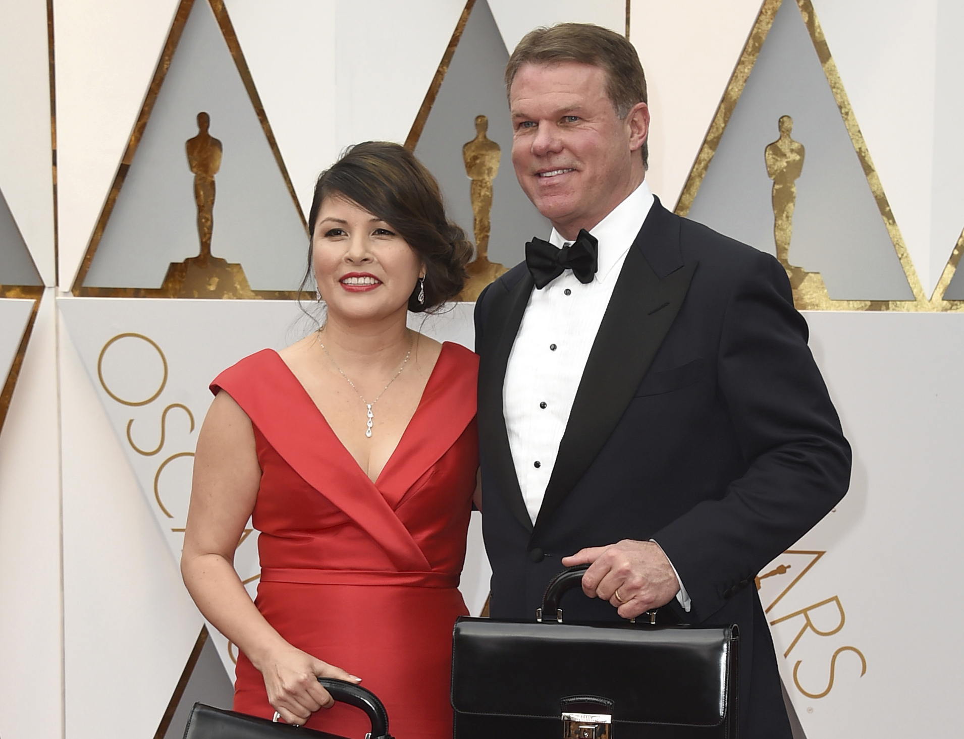 N.H. native tied to envelope gaffe is done working the Oscars - The Boston  Globe