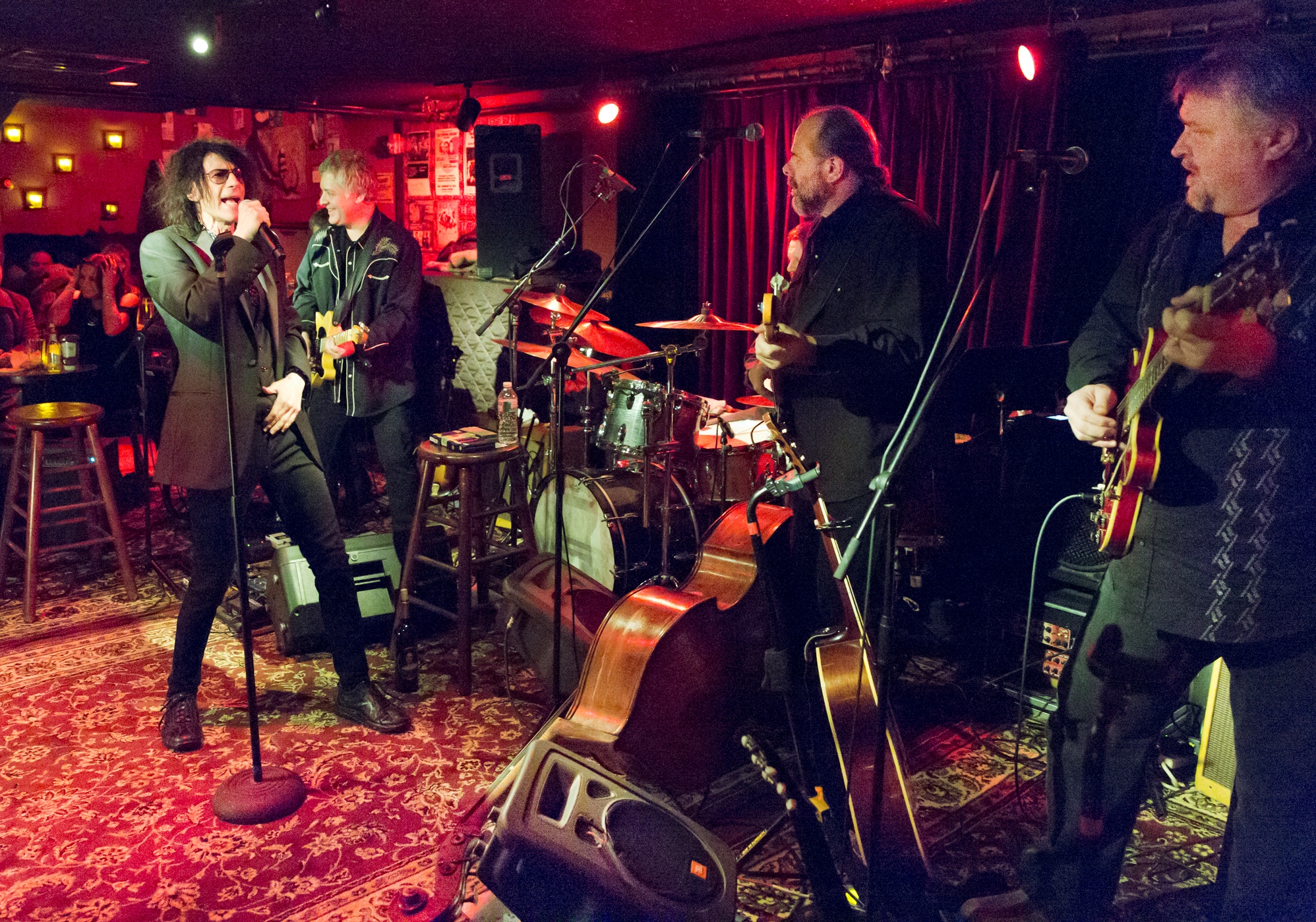 Peter Wolf (left) and the Midnight Travelers at the Lizard Lounge.
