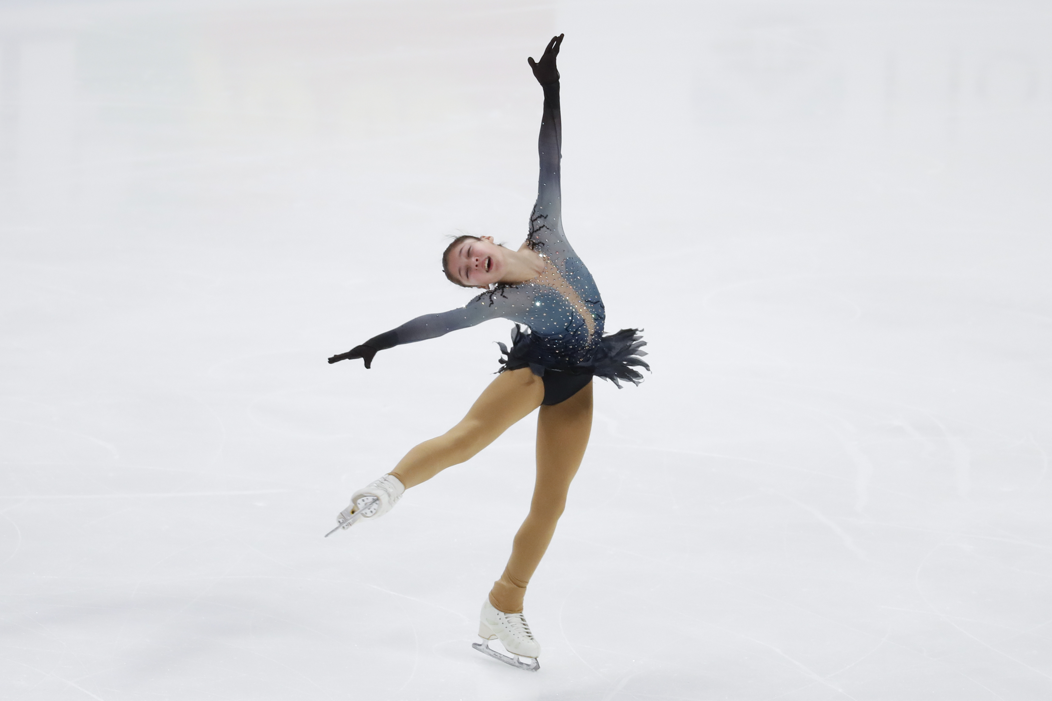 Fantastic finish makes Alysa Liu, 13, youngest US skating champion