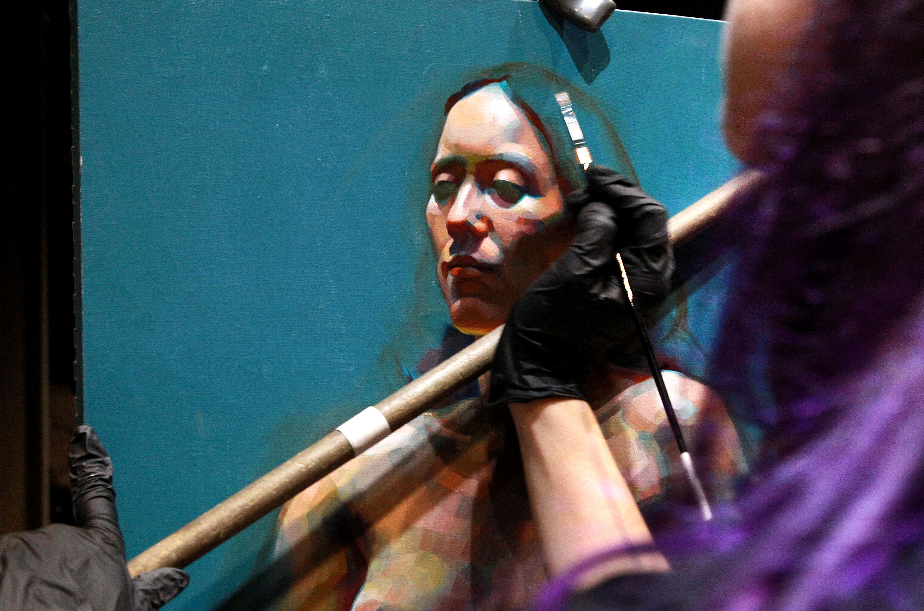 Model Natalia Carbullido, as depicted by artist Julie Beck at the Academy of Realist Art, Boston.