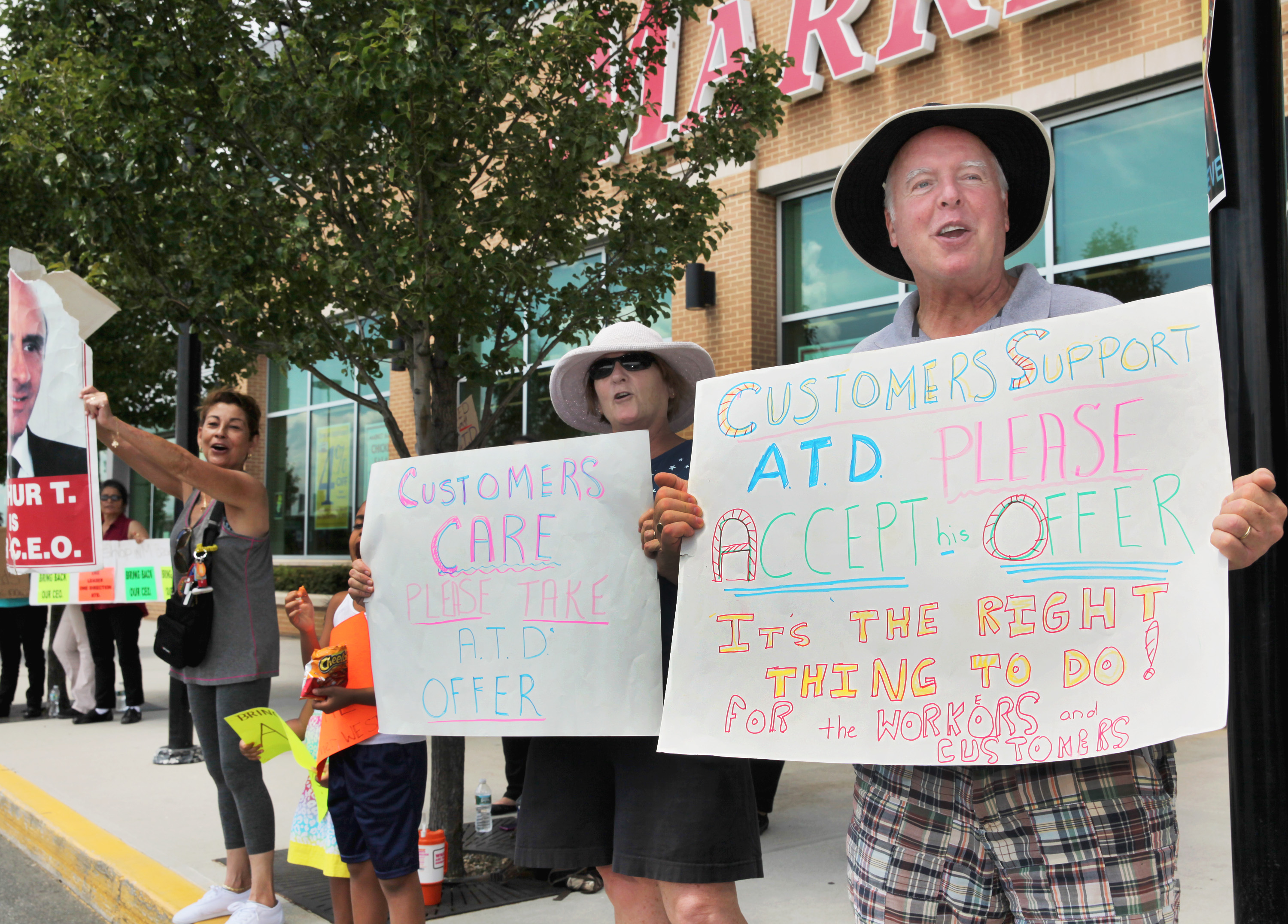 Long-time customers Julie Handley and Charles Hoar of Brighton offered support for Arthur T. Demoulas on Saturday.