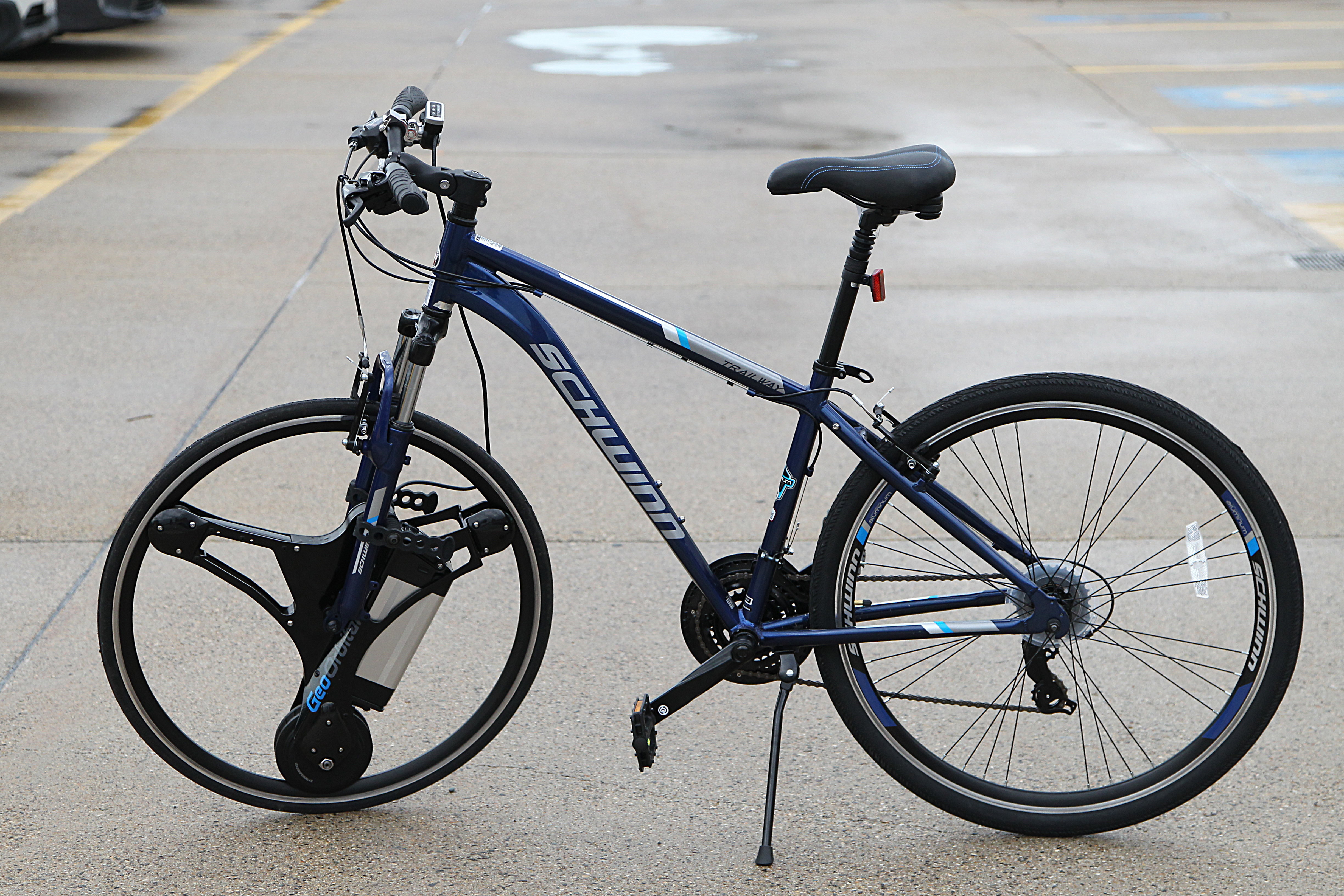 Mounted on the front, the GeoOrbital wheel doesn’t have regular spokes or spin on an axle.
