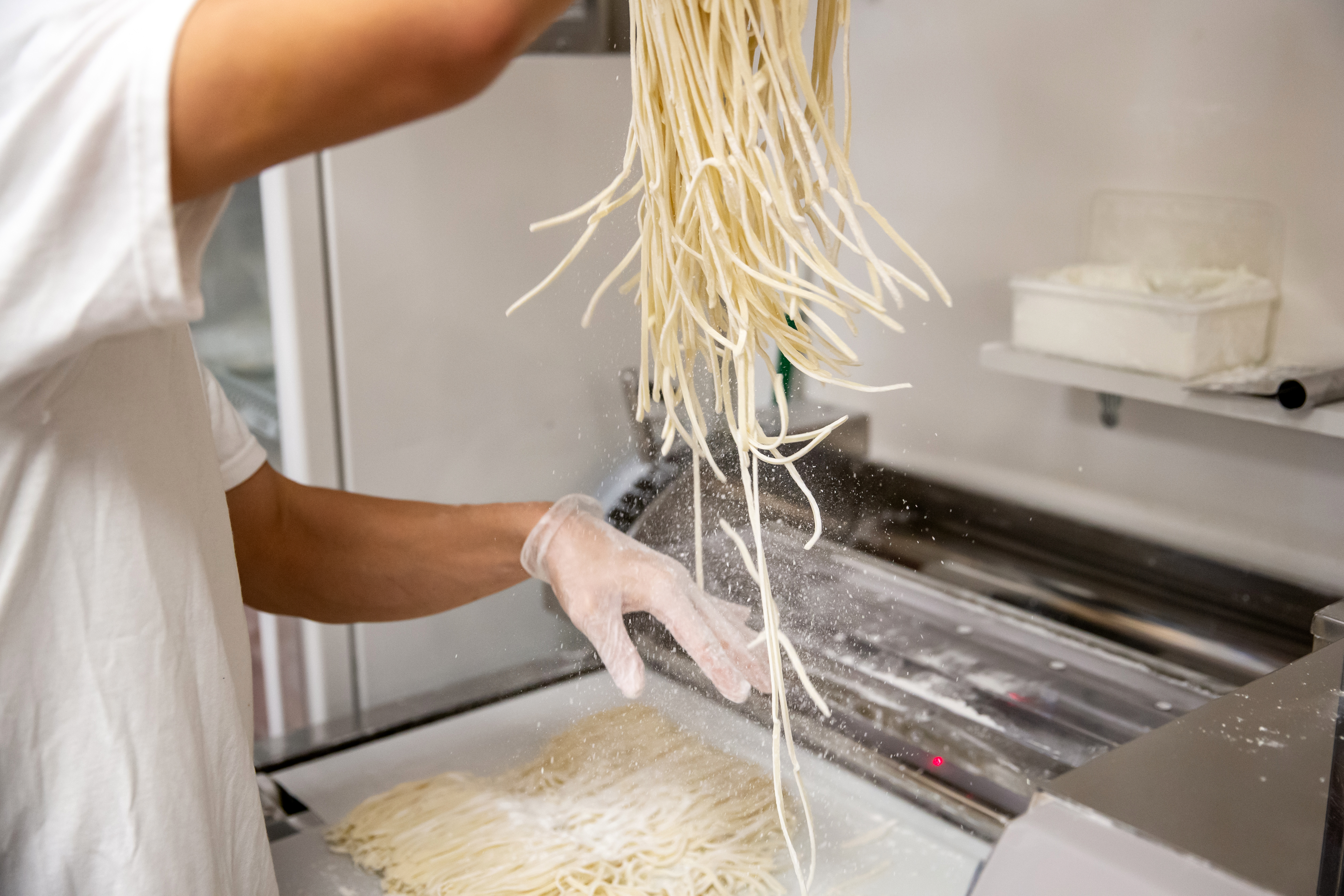 Tomohiro Shinoda prepared udon noodles.
