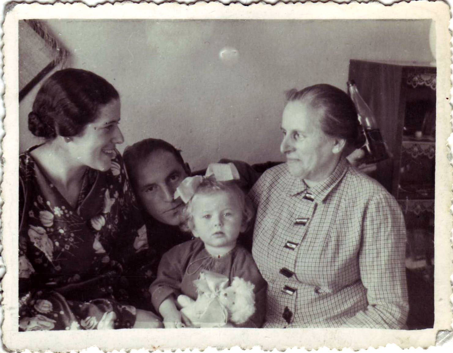 Applefield as a toddler with (from left) her mother, Maria Singer; father, Lolek Singer; and maternal grandmother, Regina Nabel. Nabel died of disease in Siberia during the war.
