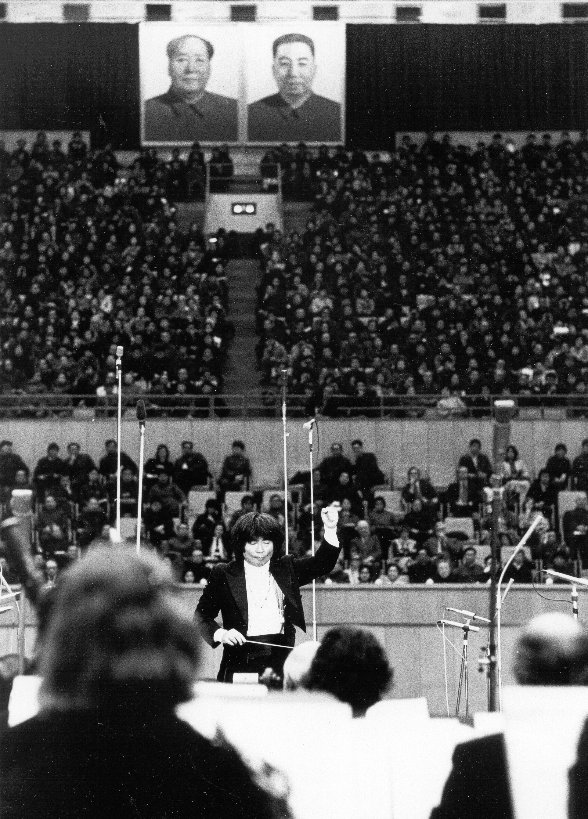 In the historic 1979 tour, Ozawa led a joint concert of the BSO and Peking Central Philharmonic Orchestra.