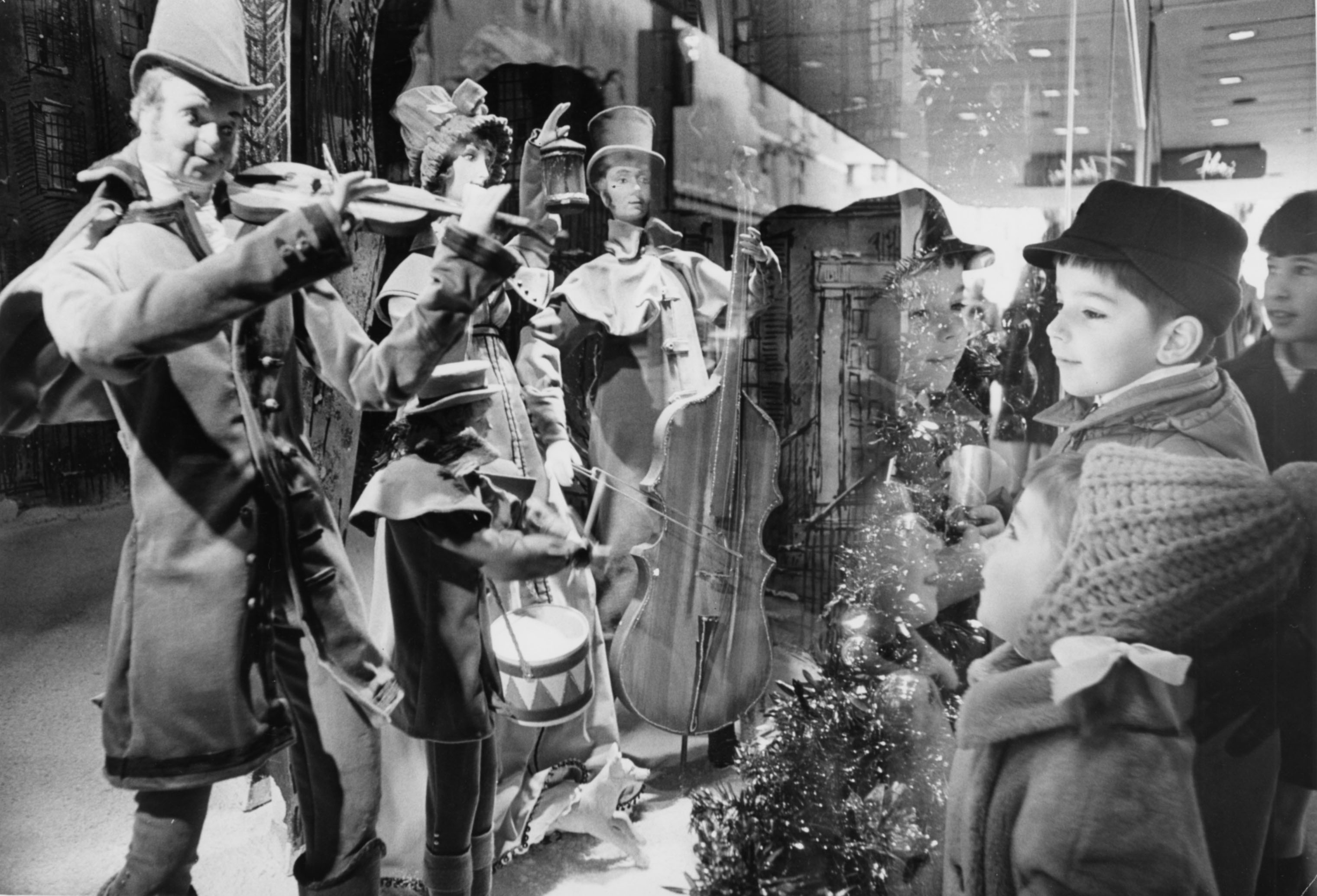 In 1969, Robert and Patricia Mesko looked at the Christmas window display of Filene's in Downtown Crossing.