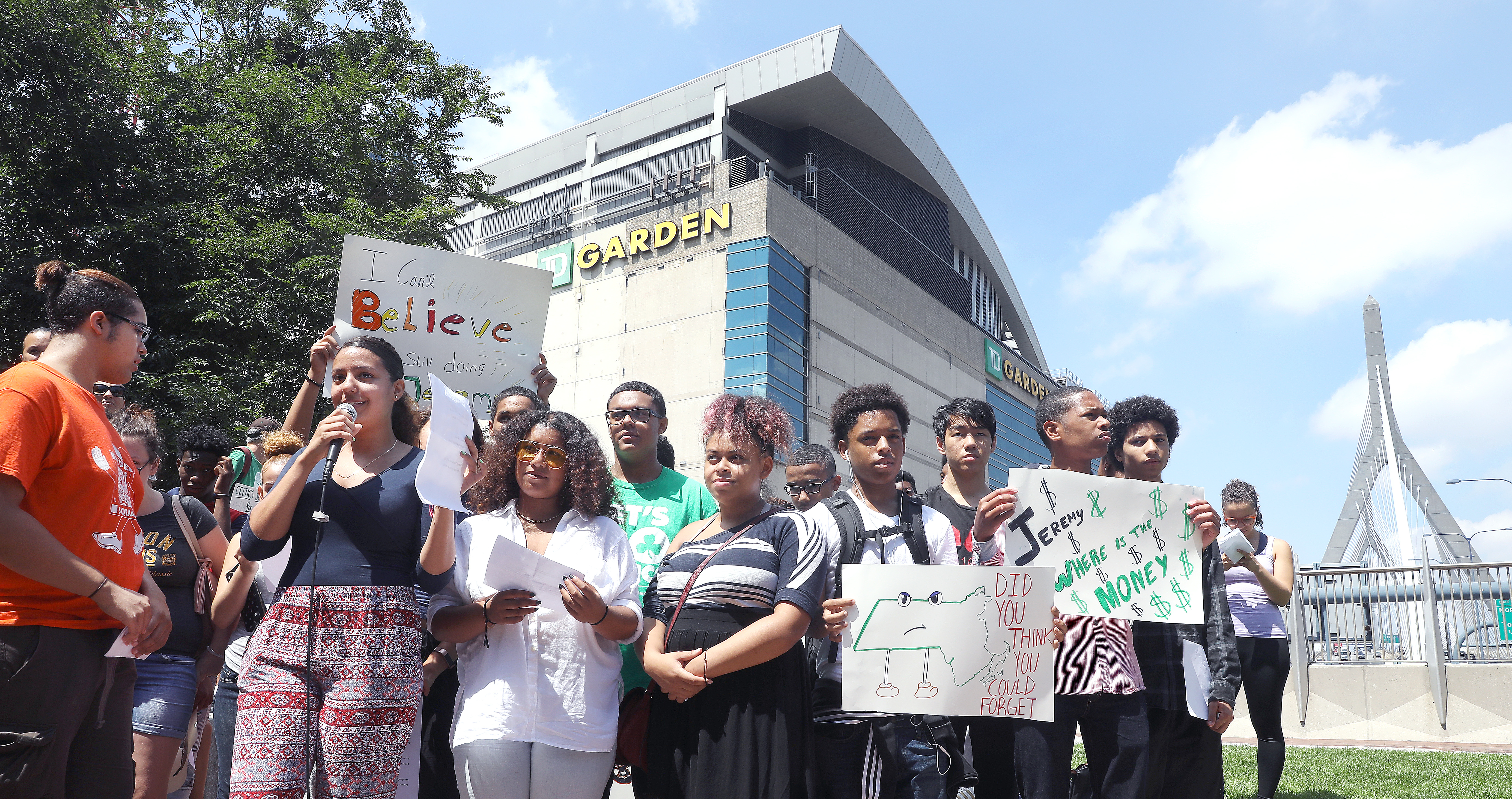 Youth organizer Edelind Peguero, second from left, leads the conversation on Thursday.