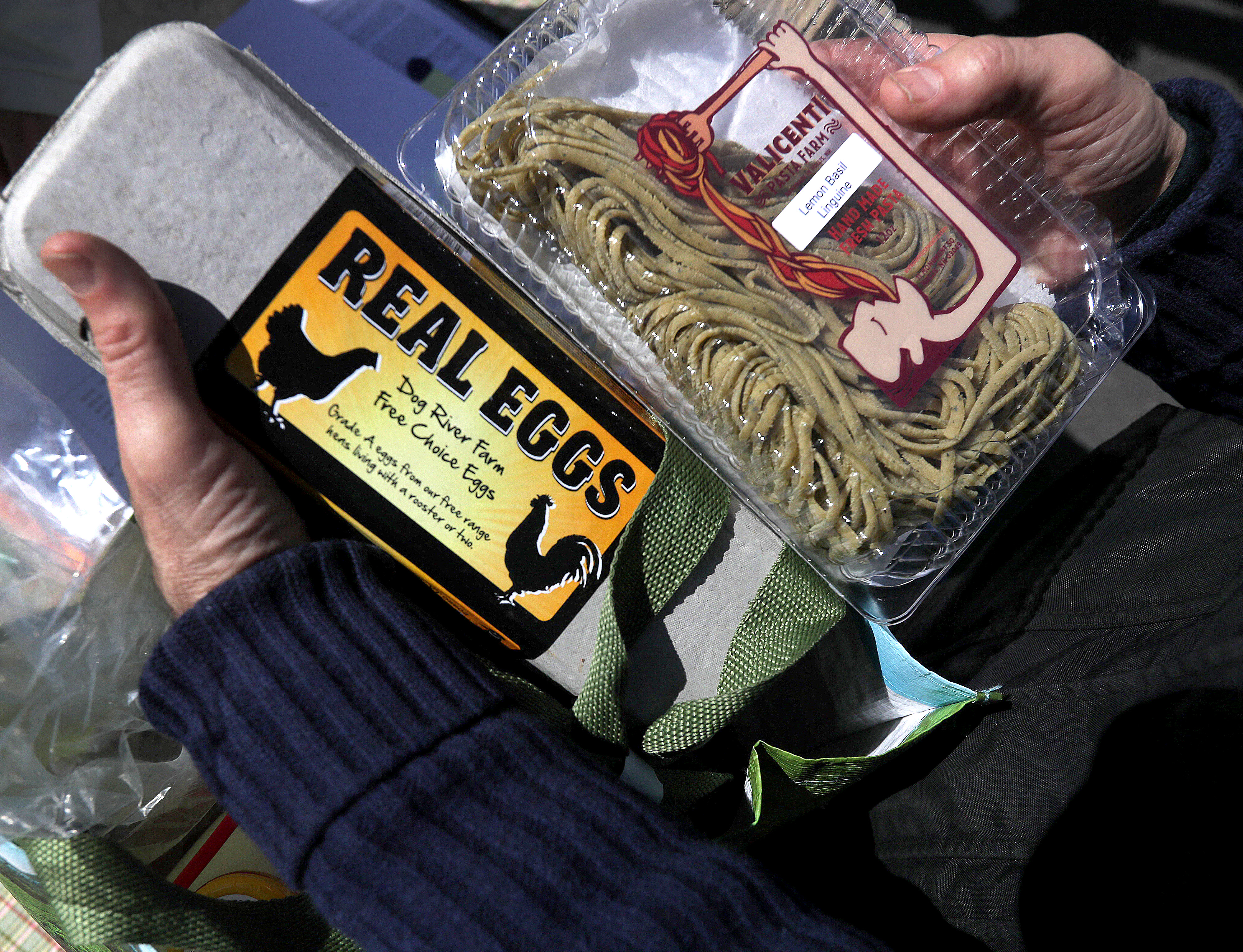 Farmers to You offers staples like fruits, vegetables, bread, and eggs, but also has listings for anything from apple pie to homemade pasta.