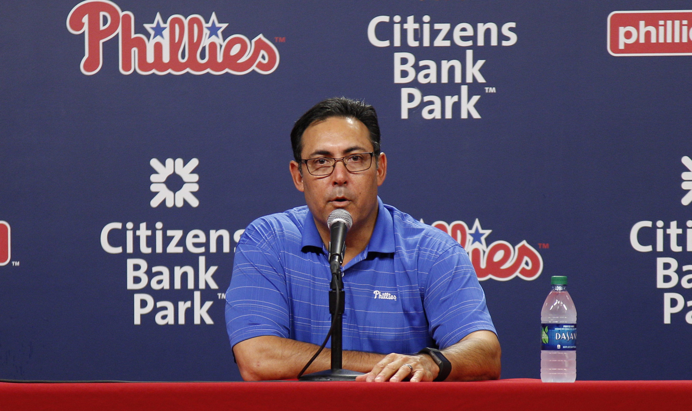 Ruben Amaro Jr. talking at a news conference in 2015 when he was the Phillies GM.