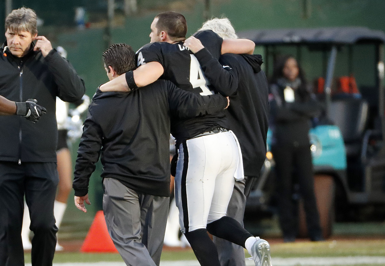 Derek Carr’s injury crushed the Raiders’ playoff hopes.