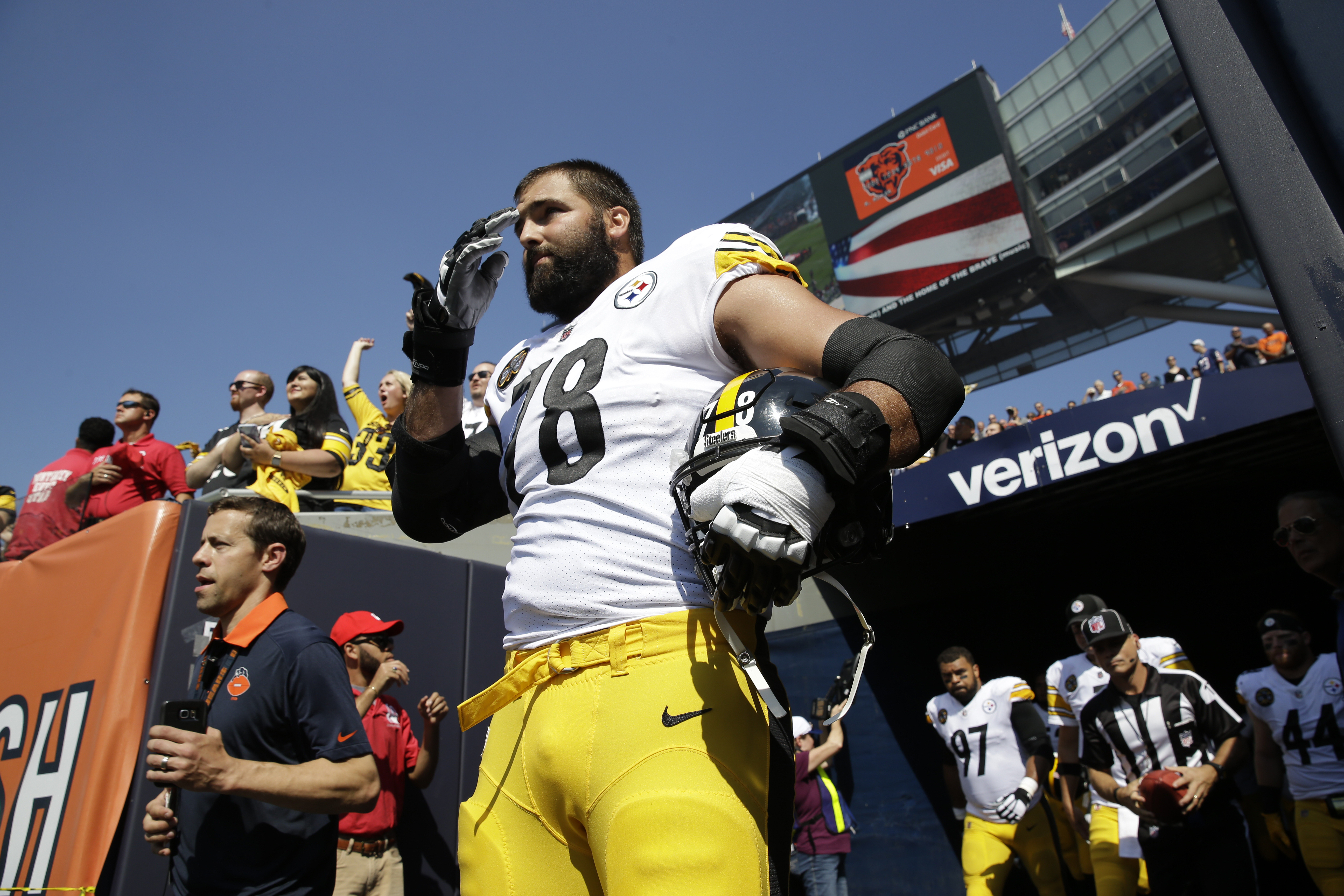 Army veteran Alejandro Villanueva stood alone outside the tunnel during the national anthem before the Steelers game.