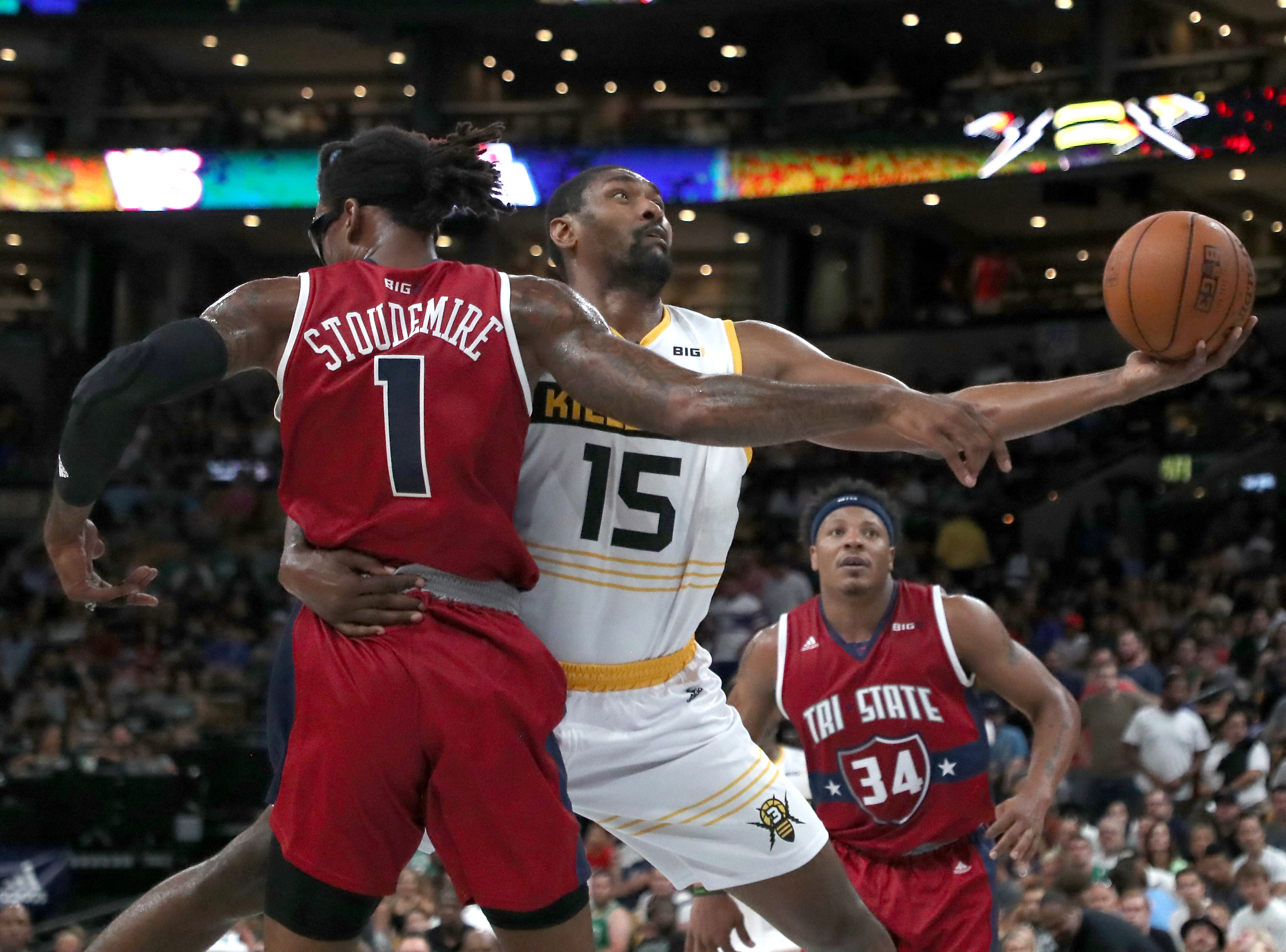 Tri State’s Amar'e Stoudemire is taken to the basket by Killer 3s Metta World Peace.