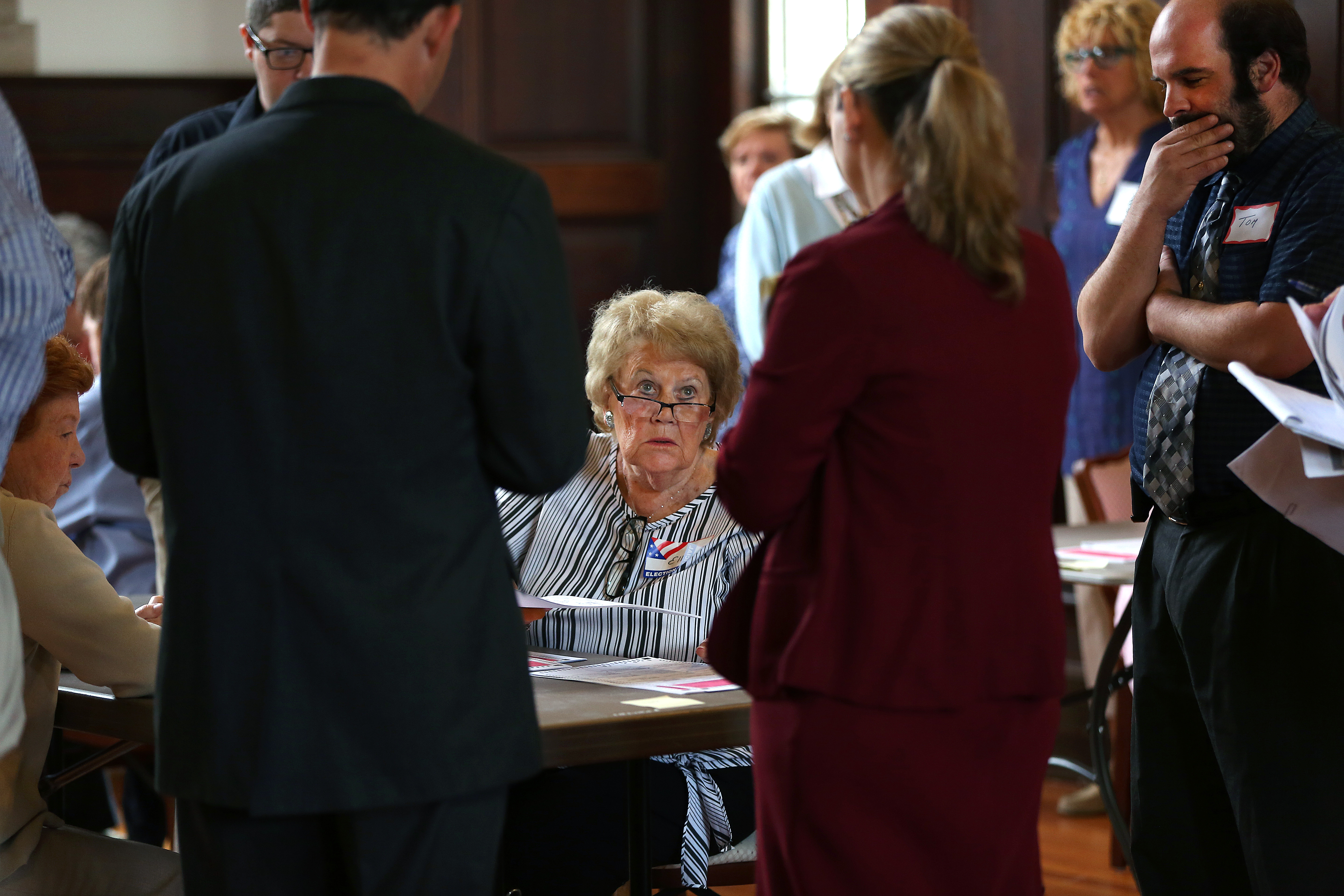 The counter and caller at this table were surrounded by observers.