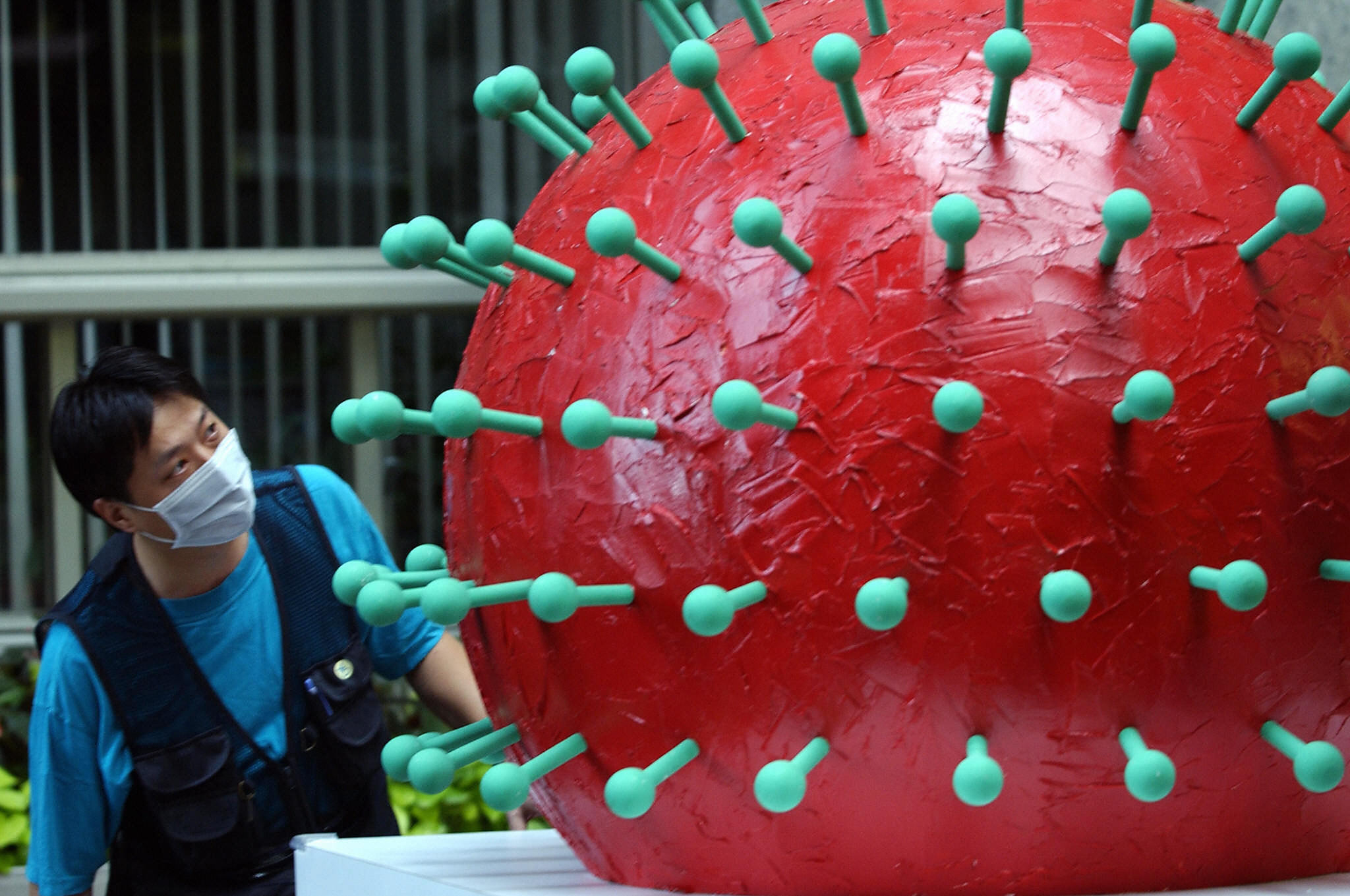 A model of the SARS corona-virus in Taipei.
